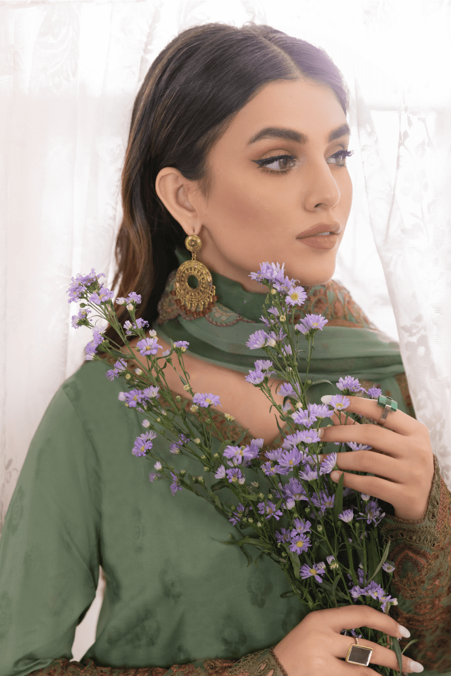 IZNIK Dastaan Premium Embroidered Lawn Unstitched 3Pc Suit IDL-09 AIDAH