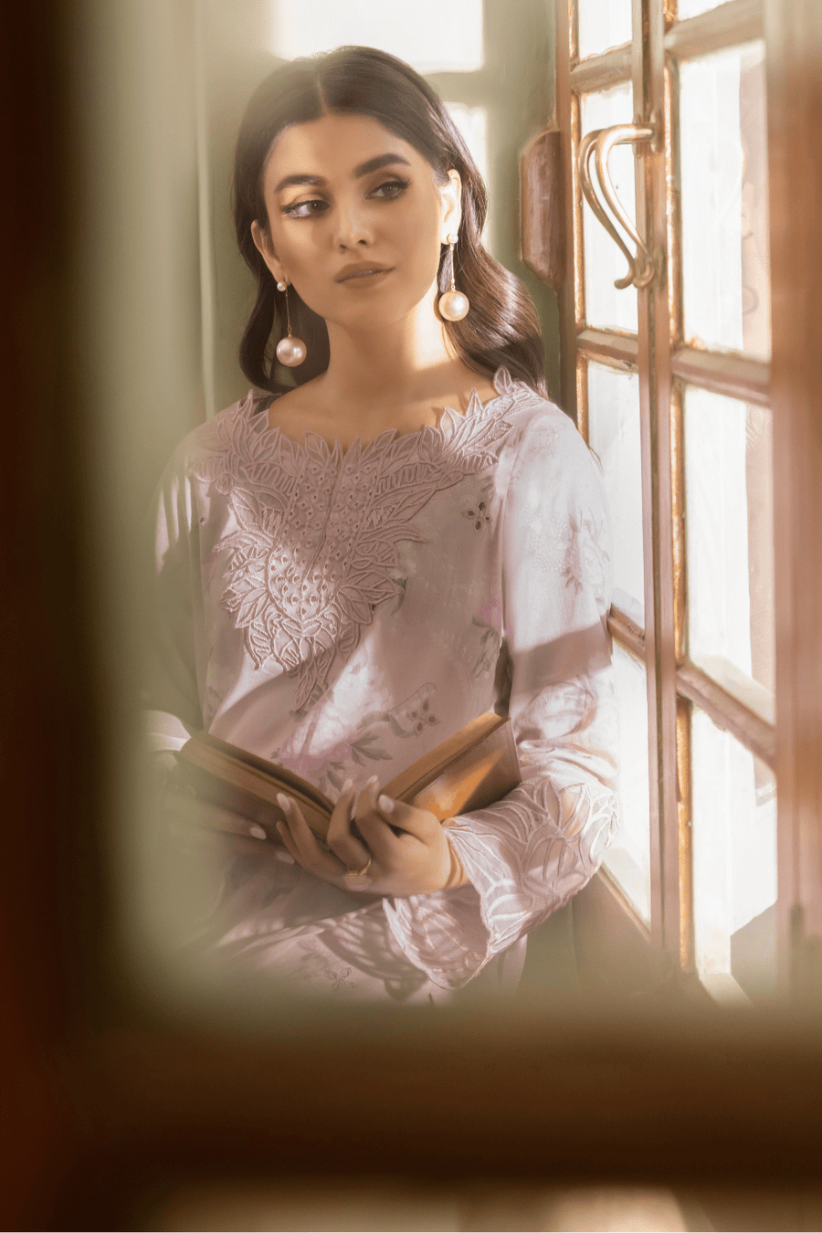 IZNIK Dastaan Premium Embroidered Lawn Unstitched 3Pc Suit IDL-11 SHIMAZ