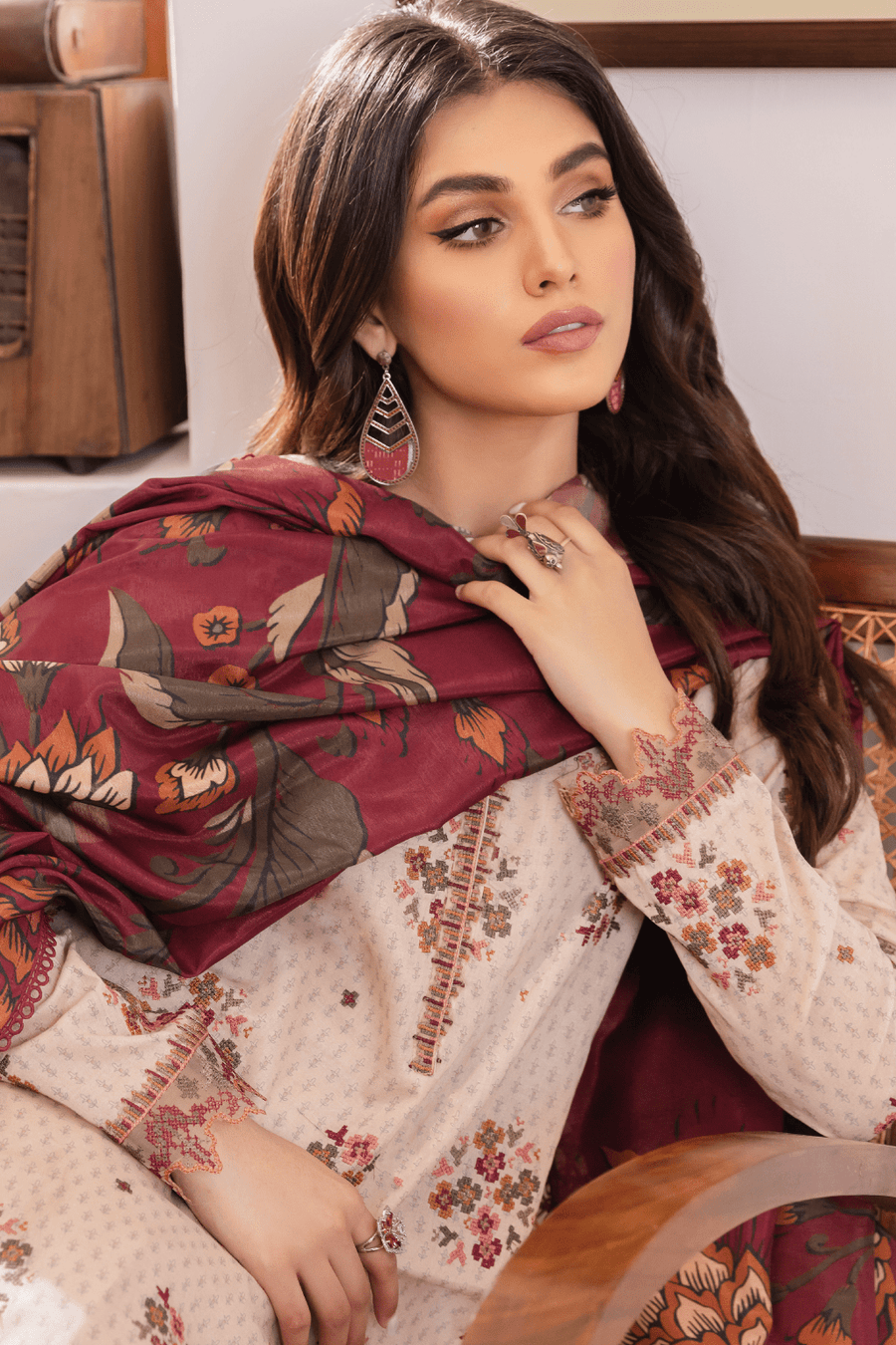 IZNIK Dastaan Premium Embroidered Lawn Unstitched 3Pc Suit IDL-12 Juyal