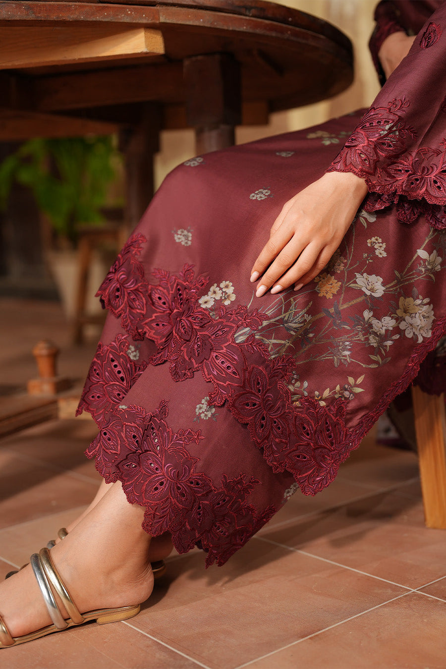 IZNIK Pre Fall Embroidered Viscose Linen Unstitched 3Pc Suit IPF-03