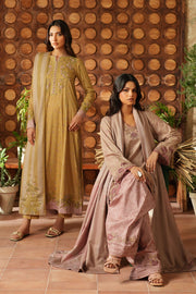 IZNIK Pre Fall Embroidered Viscose Linen Unstitched 3Pc Suit IPF-04