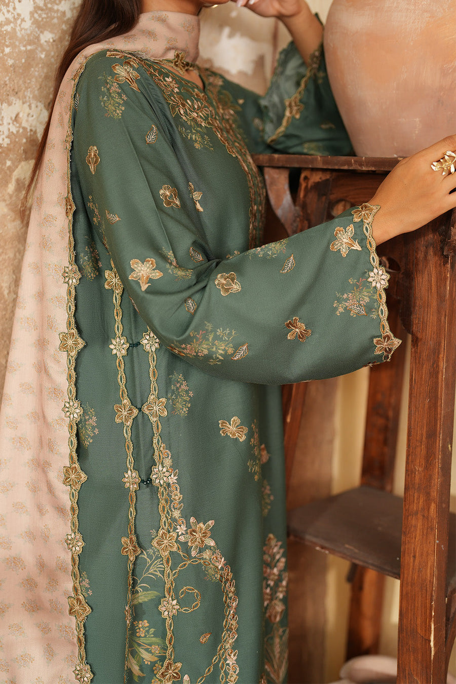 IZNIK Pre Fall Embroidered Viscose Linen Unstitched 3Pc Suit IPF-05