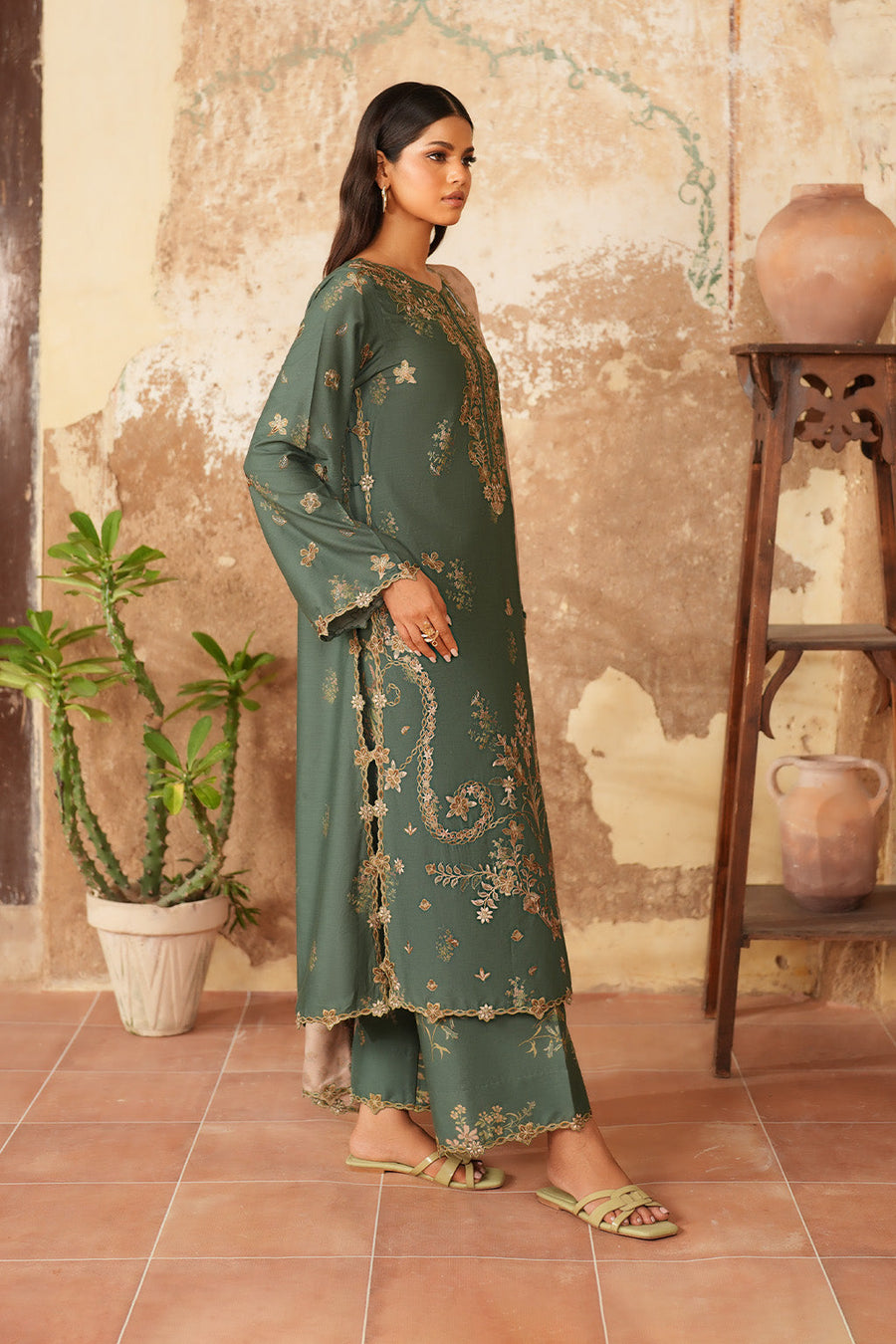 IZNIK Pre Fall Embroidered Viscose Linen Unstitched 3Pc Suit IPF-05