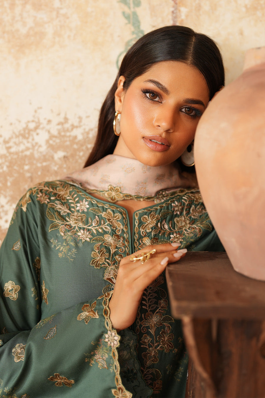IZNIK Pre Fall Embroidered Viscose Linen Unstitched 3Pc Suit IPF-05