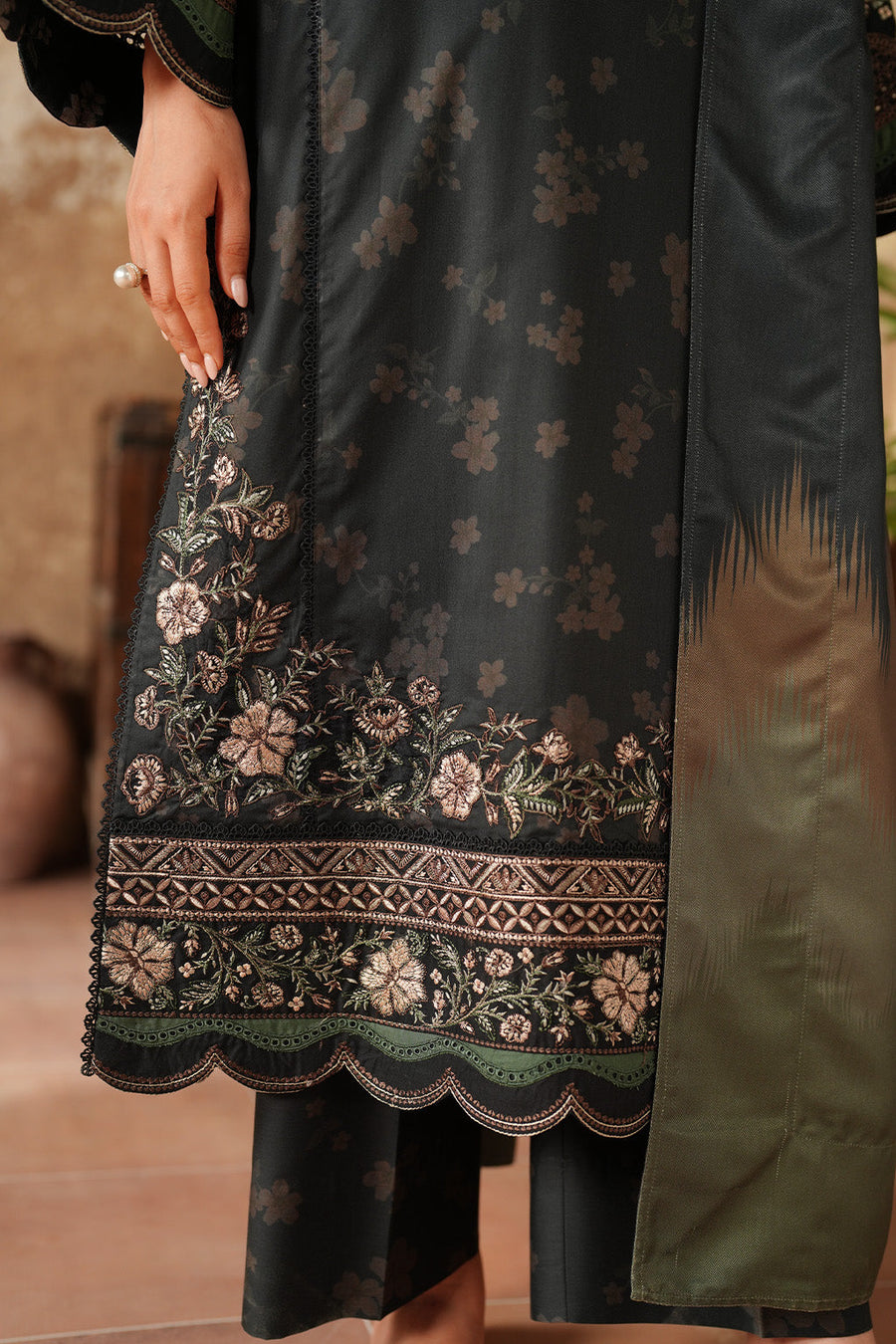 IZNIK Pre Fall Embroidered Viscose Linen Unstitched 3Pc Suit IPF-06