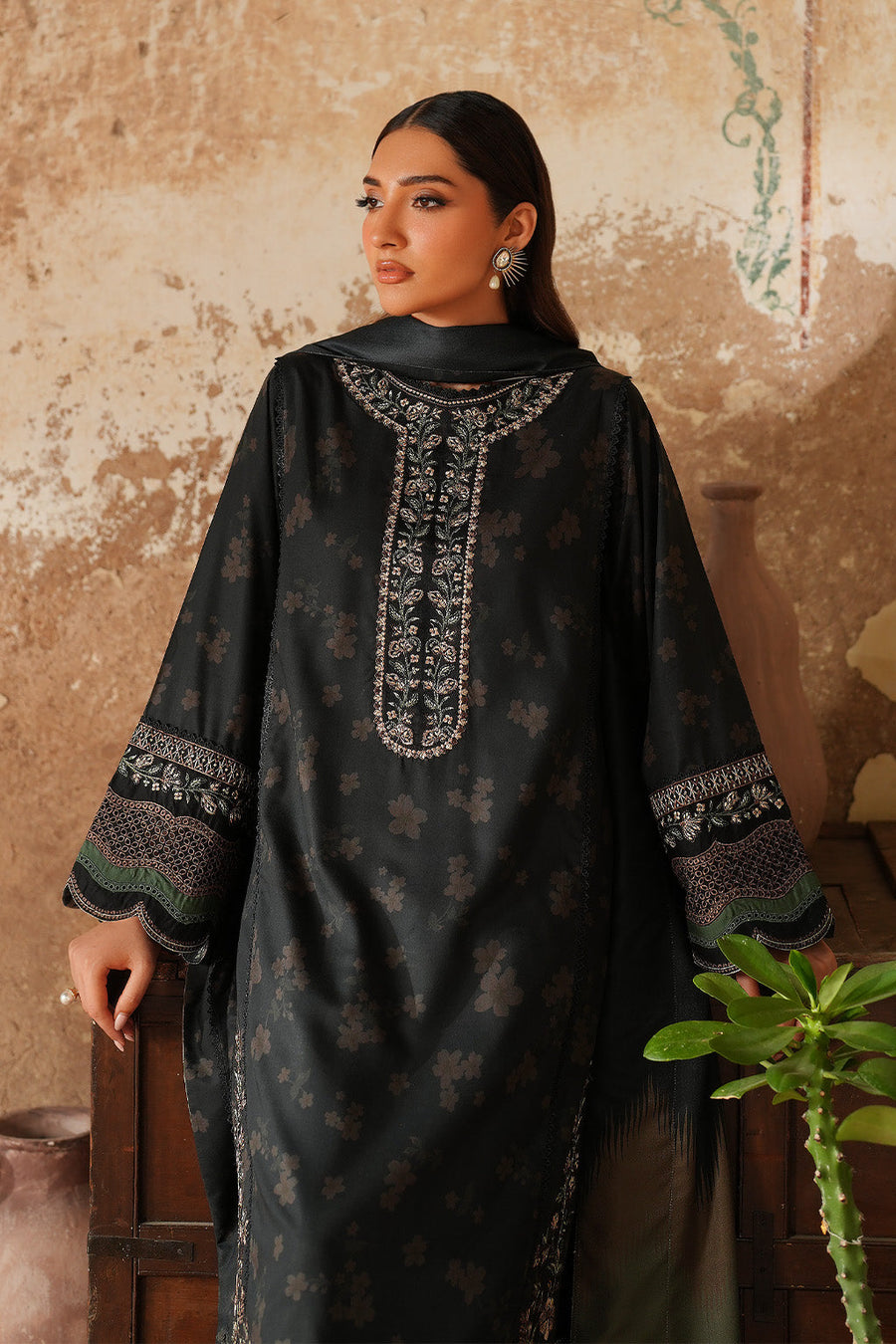 IZNIK Pre Fall Embroidered Viscose Linen Unstitched 3Pc Suit IPF-06