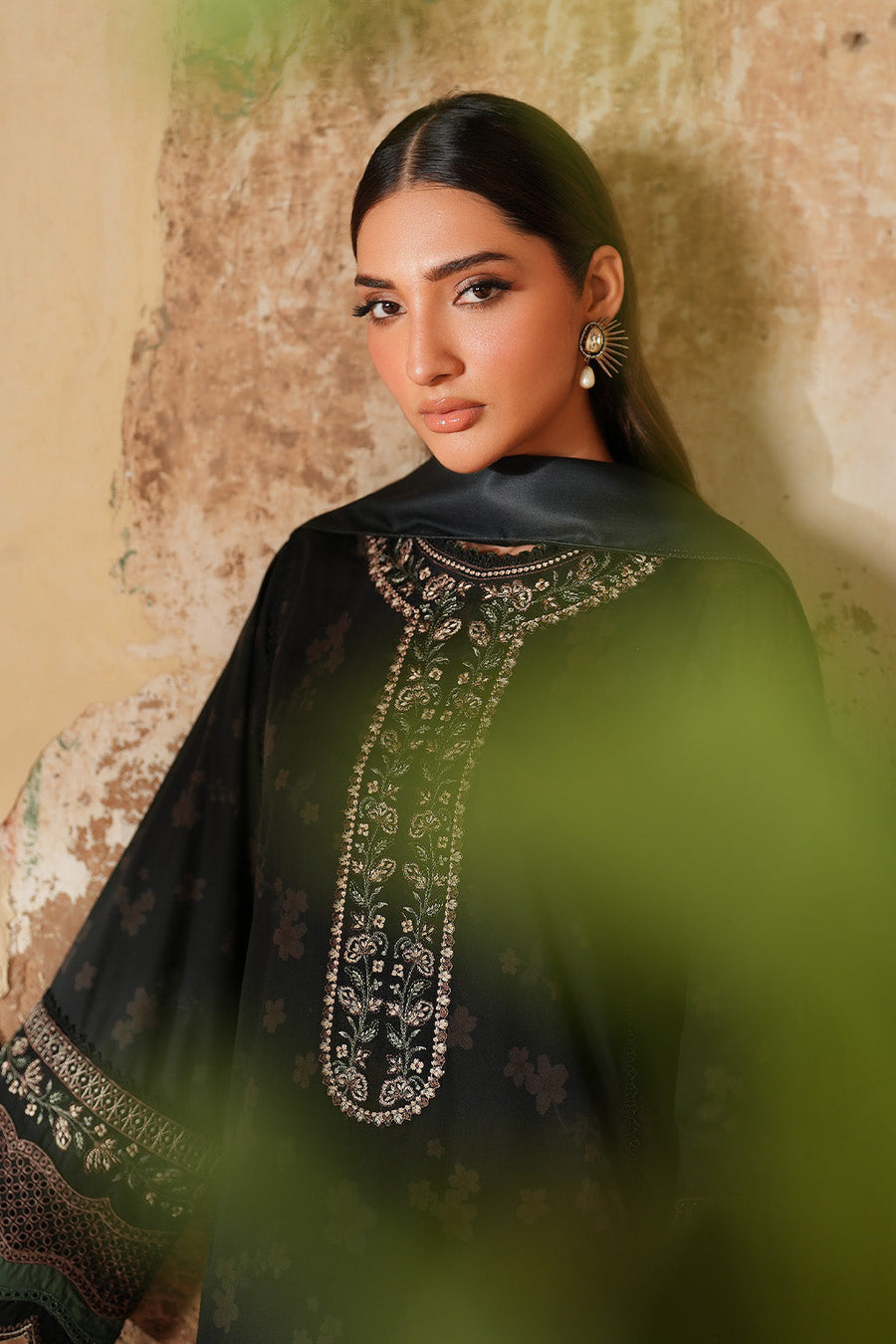 IZNIK Pre Fall Embroidered Viscose Linen Unstitched 3Pc Suit IPF-06
