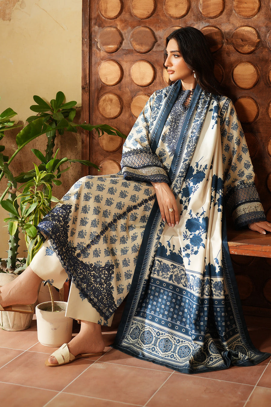 IZNIK Pre Fall Embroidered Viscose Linen Unstitched 3Pc Suit IPF-07