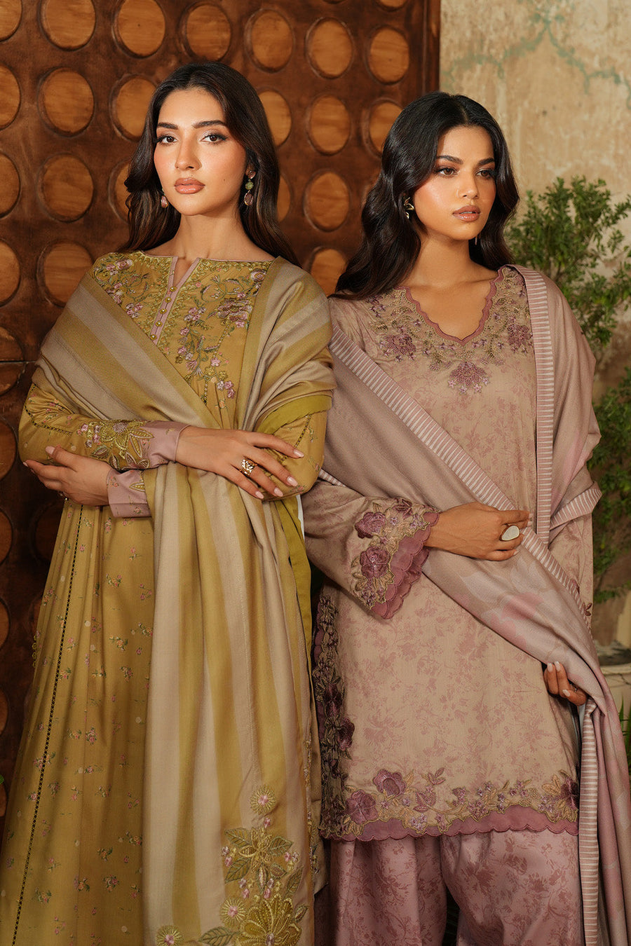 IZNIK Pre Fall Embroidered Viscose Linen Unstitched 3Pc Suit IPF-09