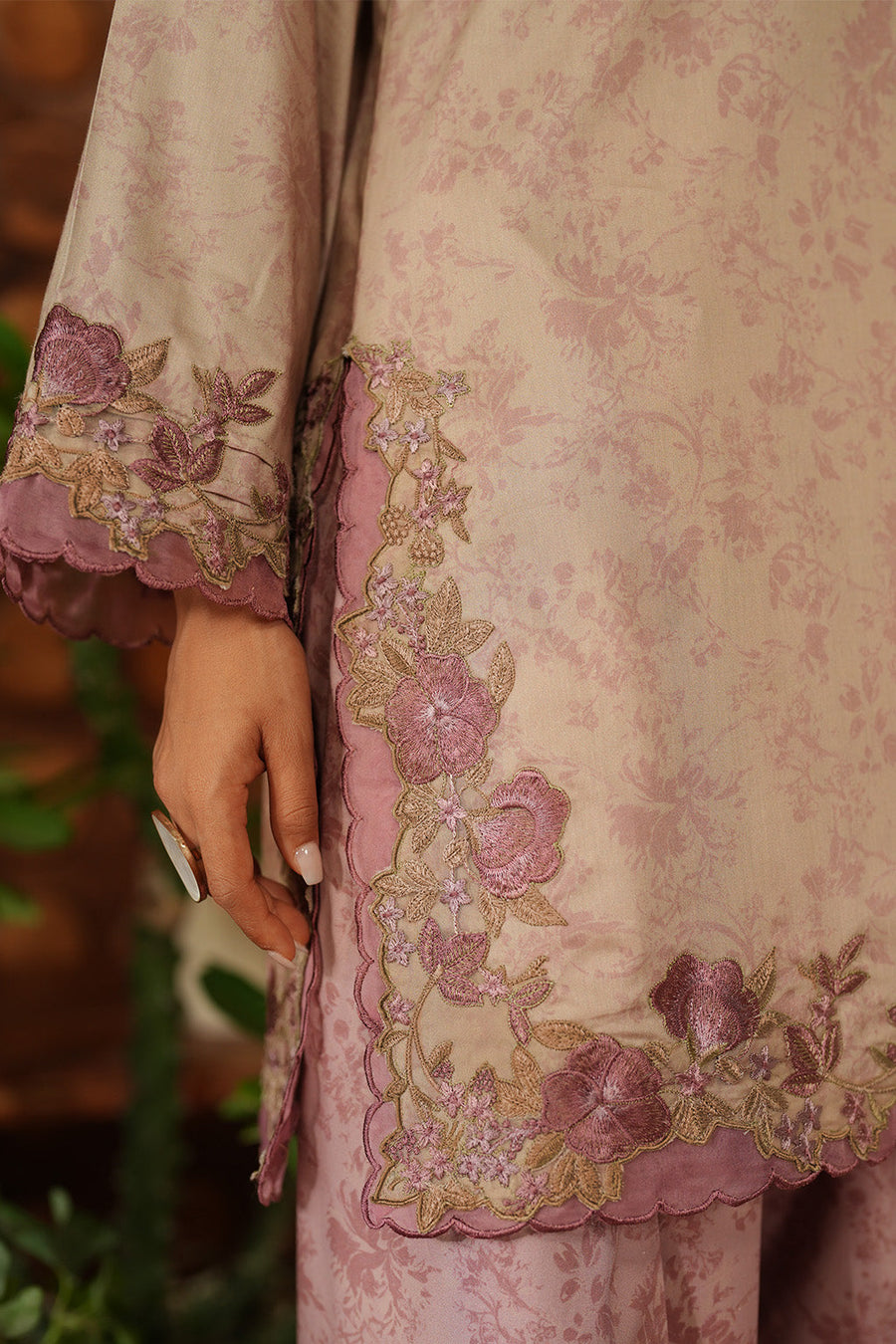 IZNIK Pre Fall Embroidered Viscose Linen Unstitched 3Pc Suit IPF-09