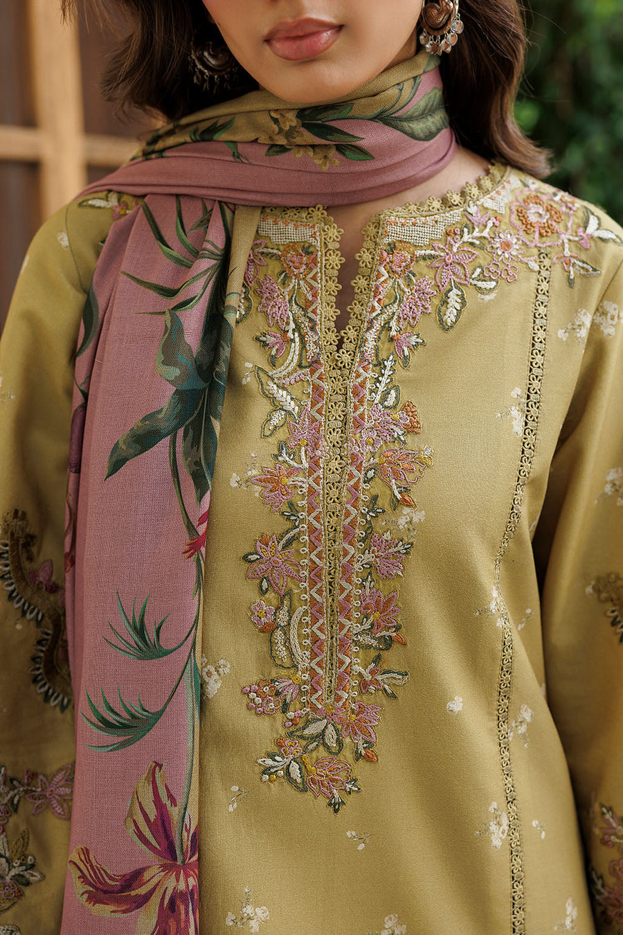 IZNIK Pre Fall Embroidered Viscose Linen Unstitched 3Pc Suit IPF-23