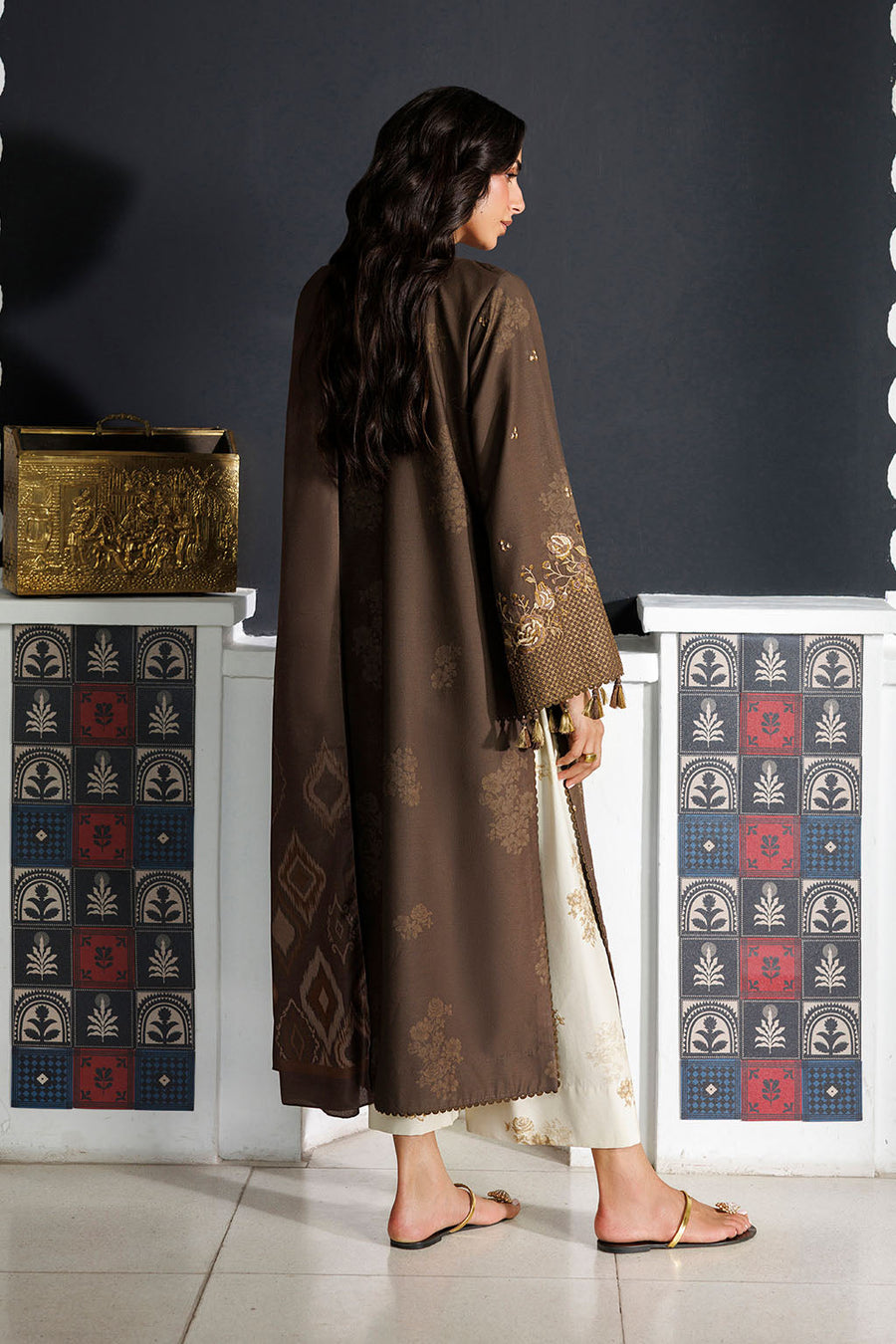 IZNIK Pre Fall Embroidered Viscose Linen Unstitched 3Pc Suit IPF-25