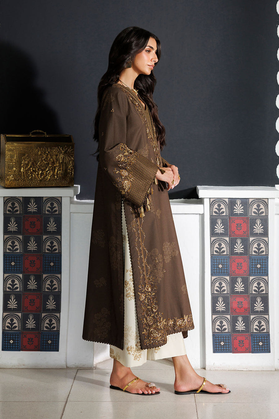 IZNIK Pre Fall Embroidered Viscose Linen Unstitched 3Pc Suit IPF-25