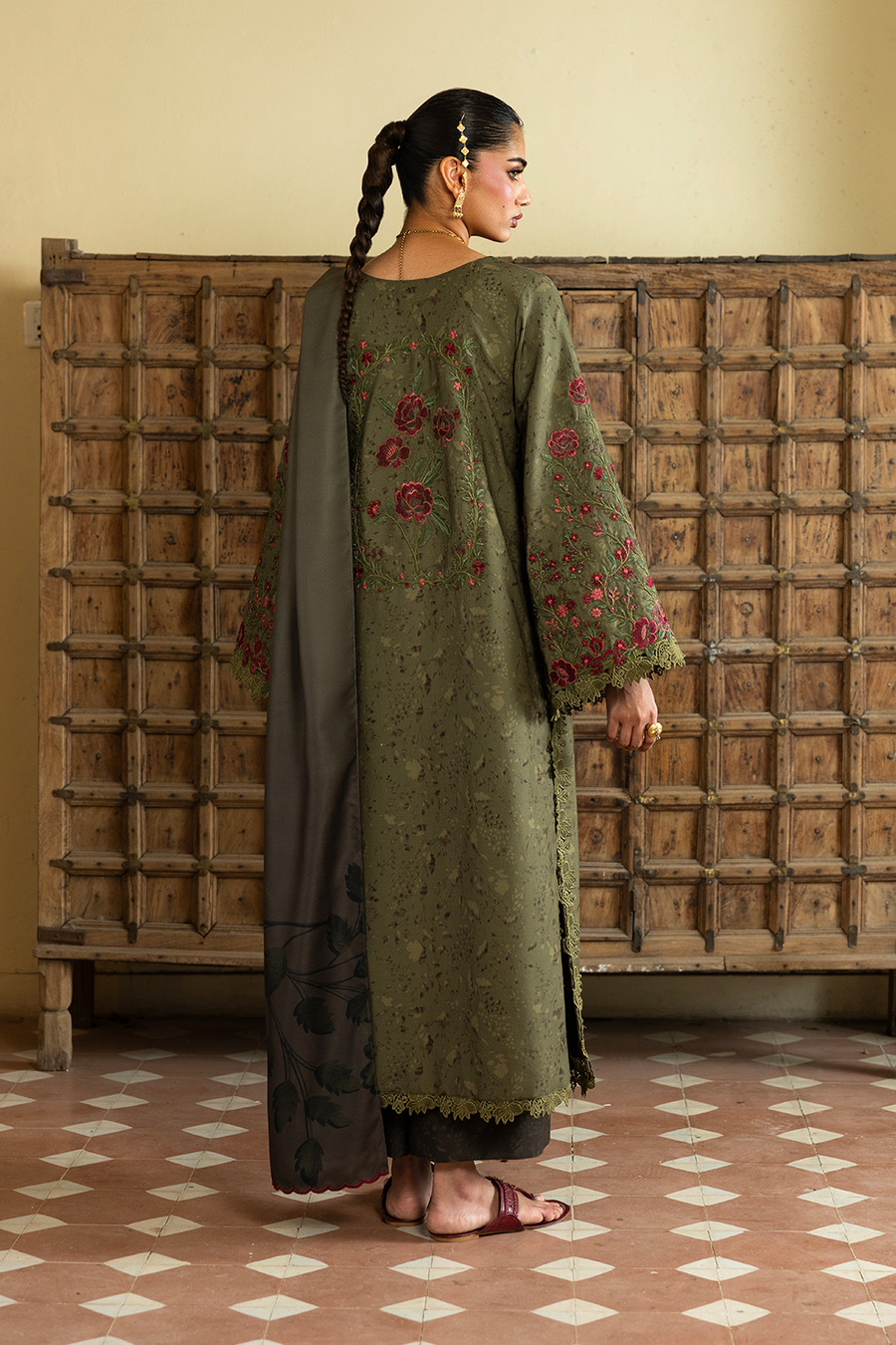 IZNIK Pre Fall Embroidered Viscose Linen Unstitched 3Pc Suit IPF-27