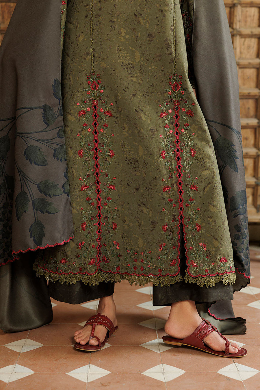 IZNIK Pre Fall Embroidered Viscose Linen Unstitched 3Pc Suit IPF-27
