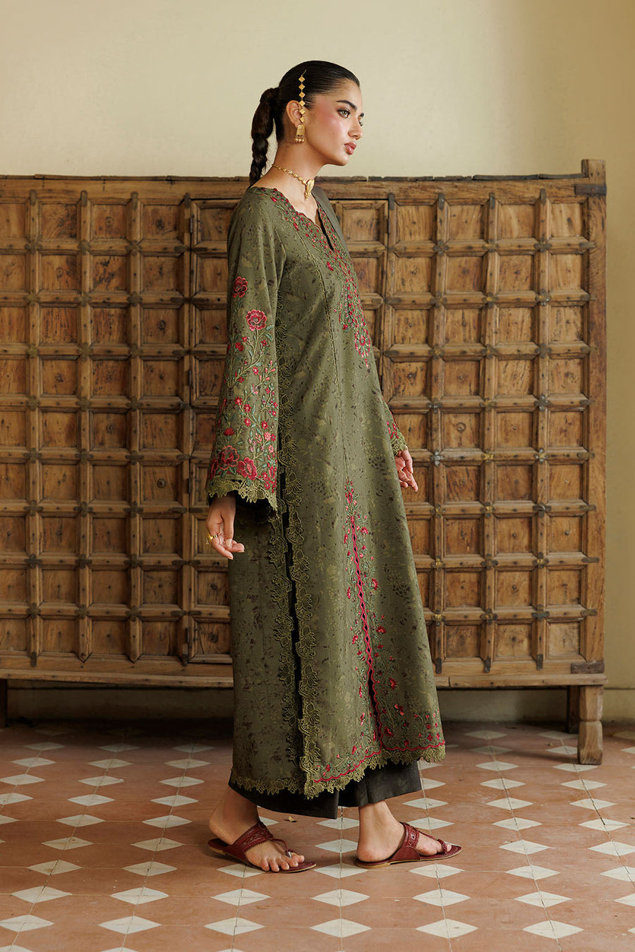 IZNIK Pre Fall Embroidered Viscose Linen Unstitched 3Pc Suit IPF-27