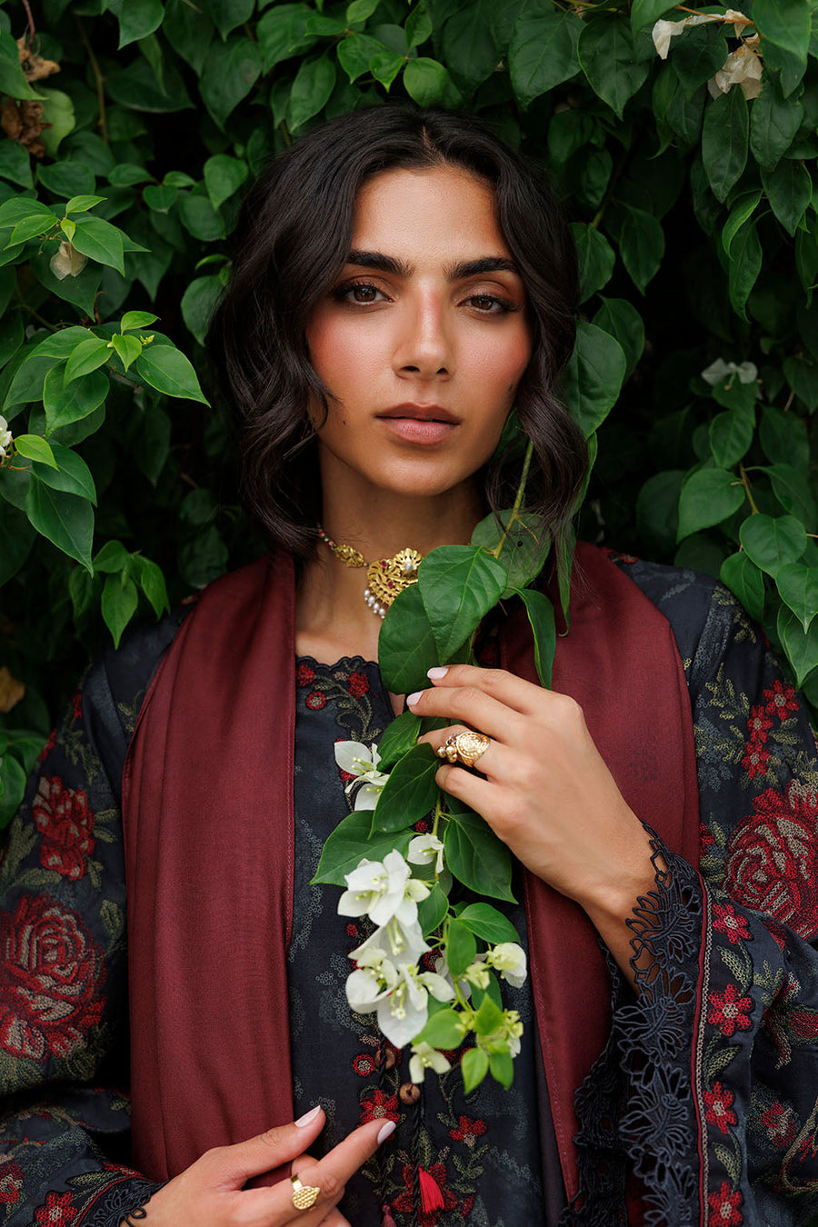IZNIK Pre Fall Embroidered Viscose Linen Unstitched 3Pc Suit IPF-31