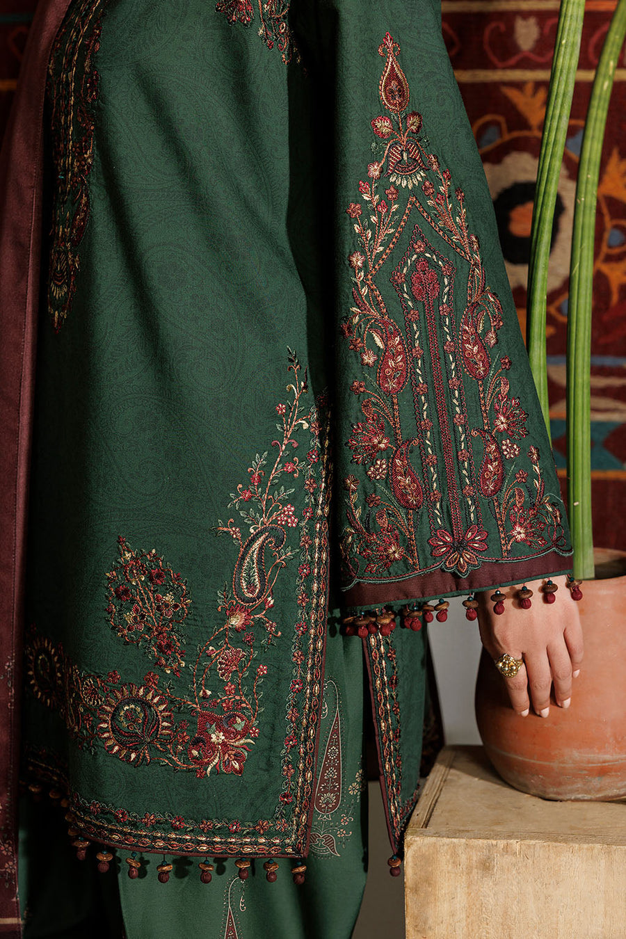 IZNIK Pre Fall Embroidered Viscose Linen Unstitched 3Pc Suit IPF-32