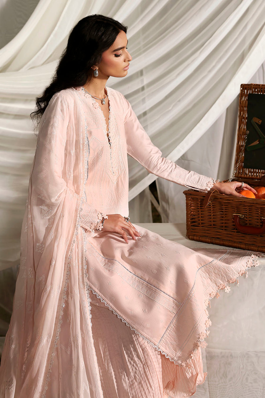 Gul Ahmed Luxury Lawn Unstitched Embroidered 3Pc Suit KD-62002