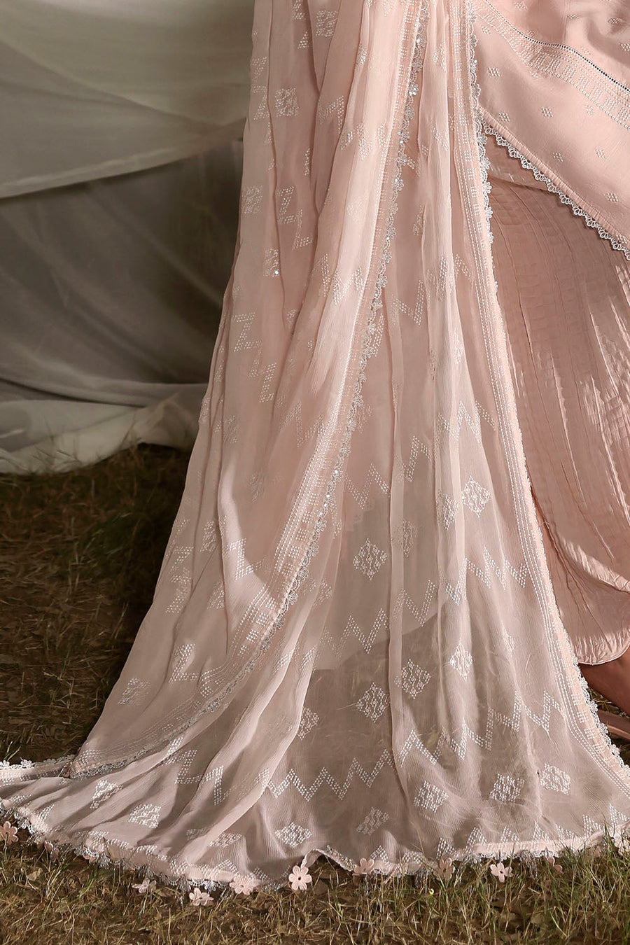 Gul Ahmed Luxury Lawn Unstitched Embroidered 3Pc Suit KD-62002