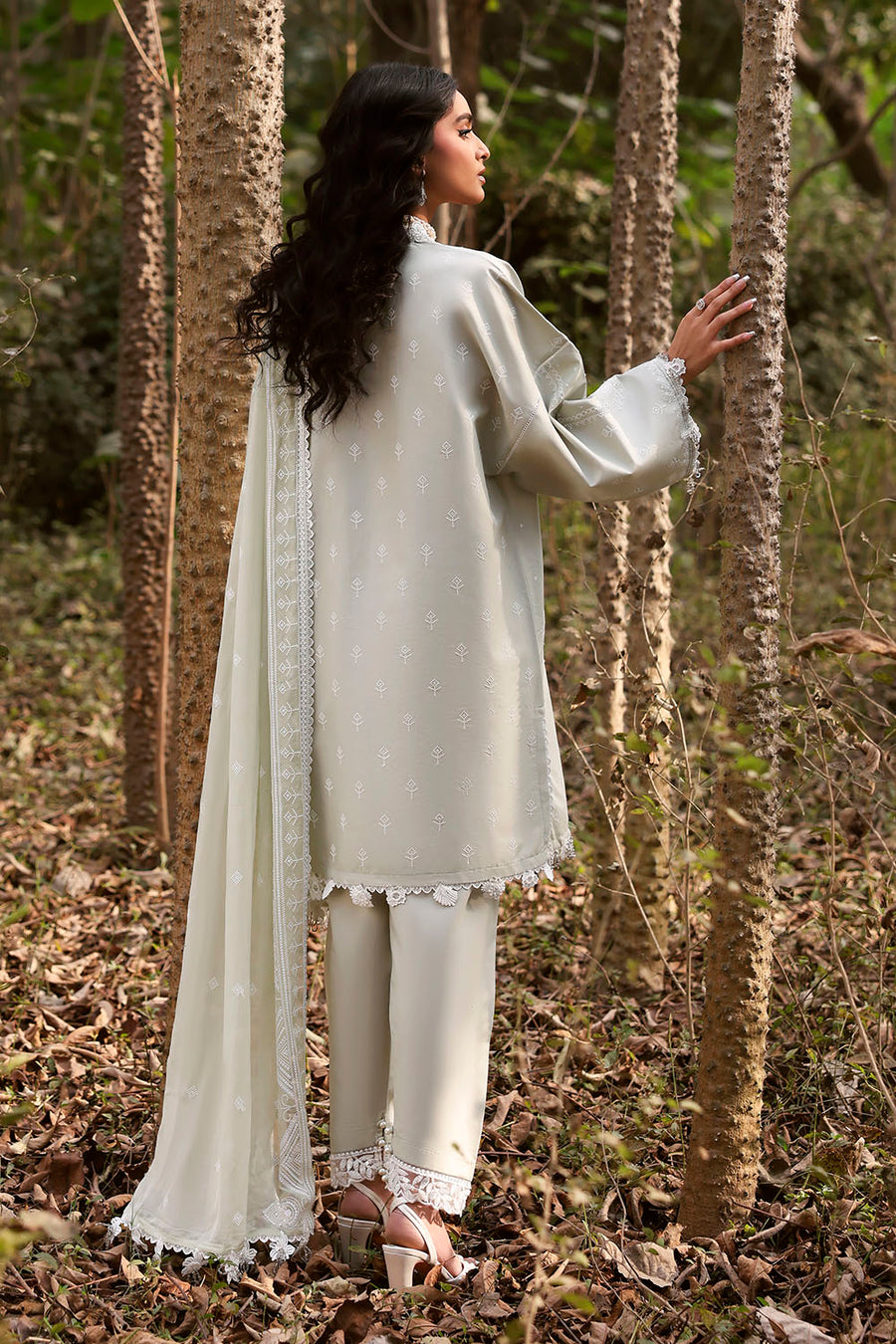 Gul Ahmed Luxury Lawn Unstitched Embroidered 3Pc Suit KD-62004