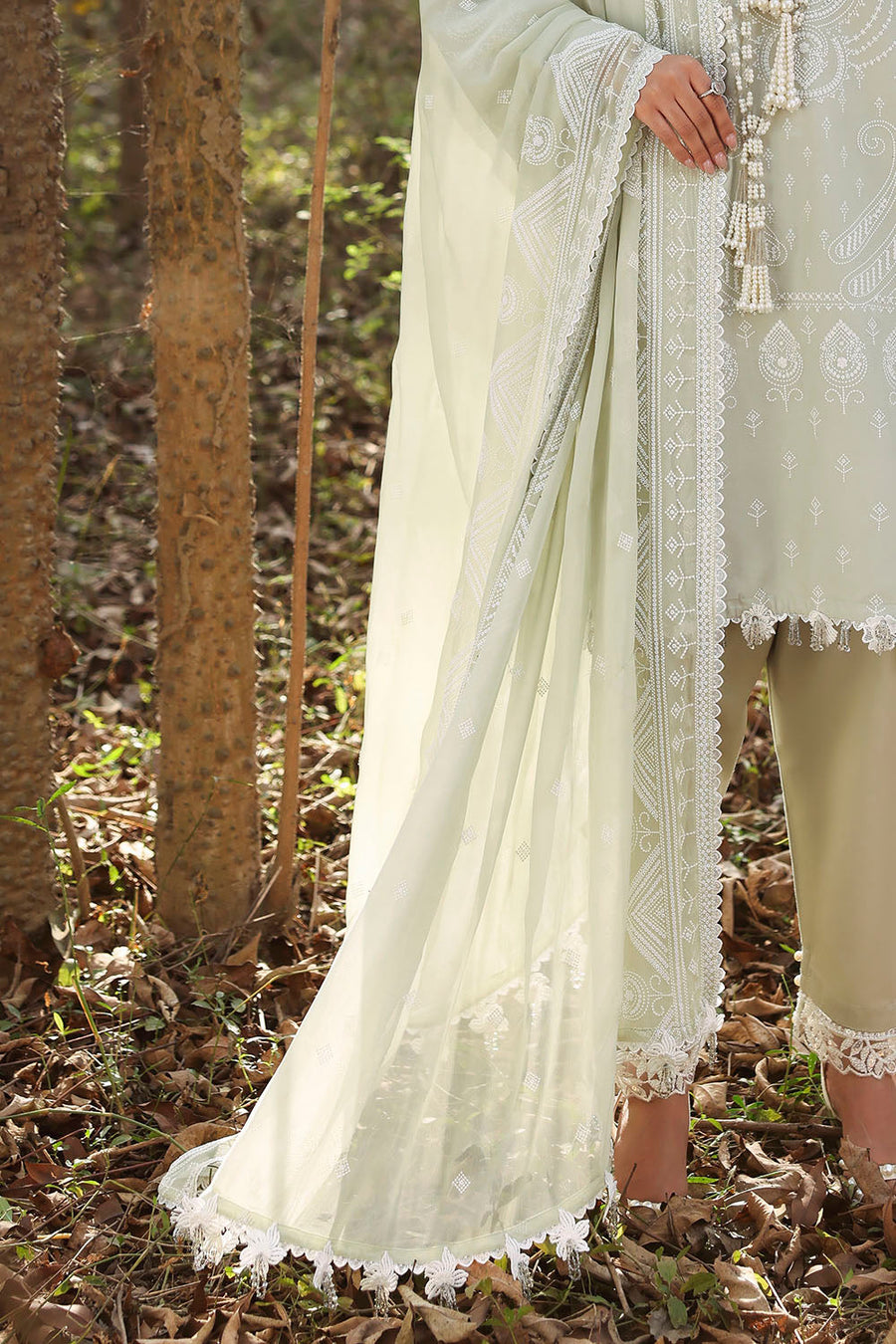 Gul Ahmed Luxury Lawn Unstitched Embroidered 3Pc Suit KD-62004