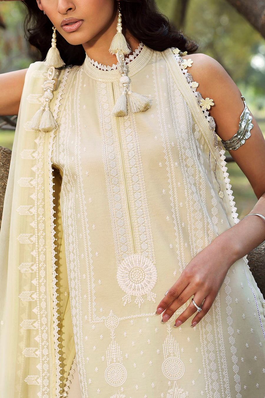 Gul Ahmed Luxury Lawn Unstitched Embroidered 3Pc Suit KD-62005