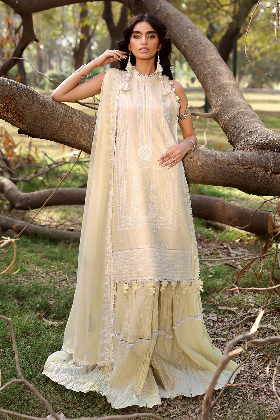 Gul Ahmed Luxury Lawn Unstitched Embroidered 3Pc Suit KD-62005