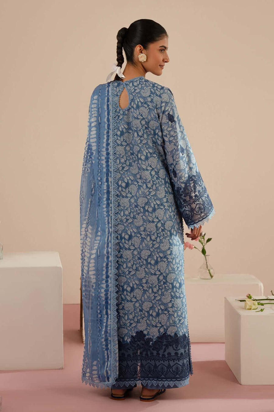 Afrozeh Floral Charm Embroidered Lawn Unstitched 3Pc Suit AL-25-V5-05 Kalina