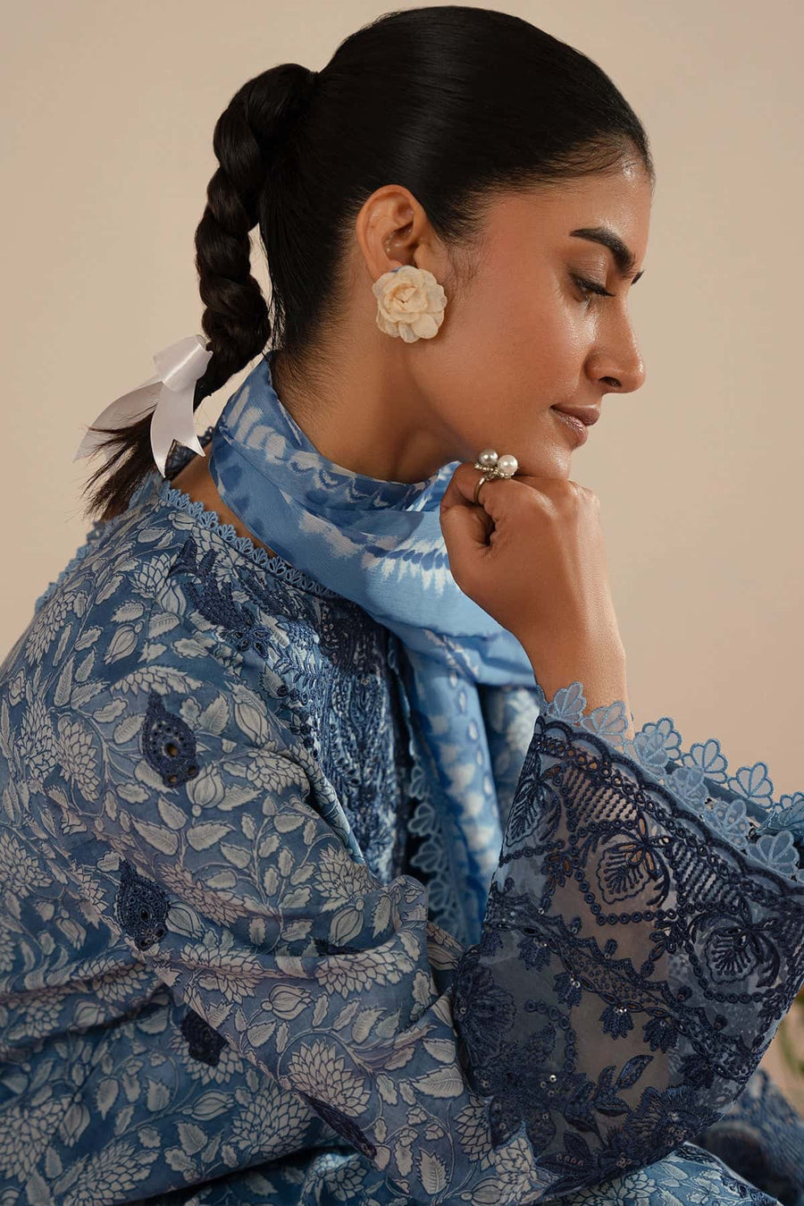 Afrozeh Floral Charm Embroidered Lawn Unstitched 3Pc Suit AL-25-V5-05 Kalina