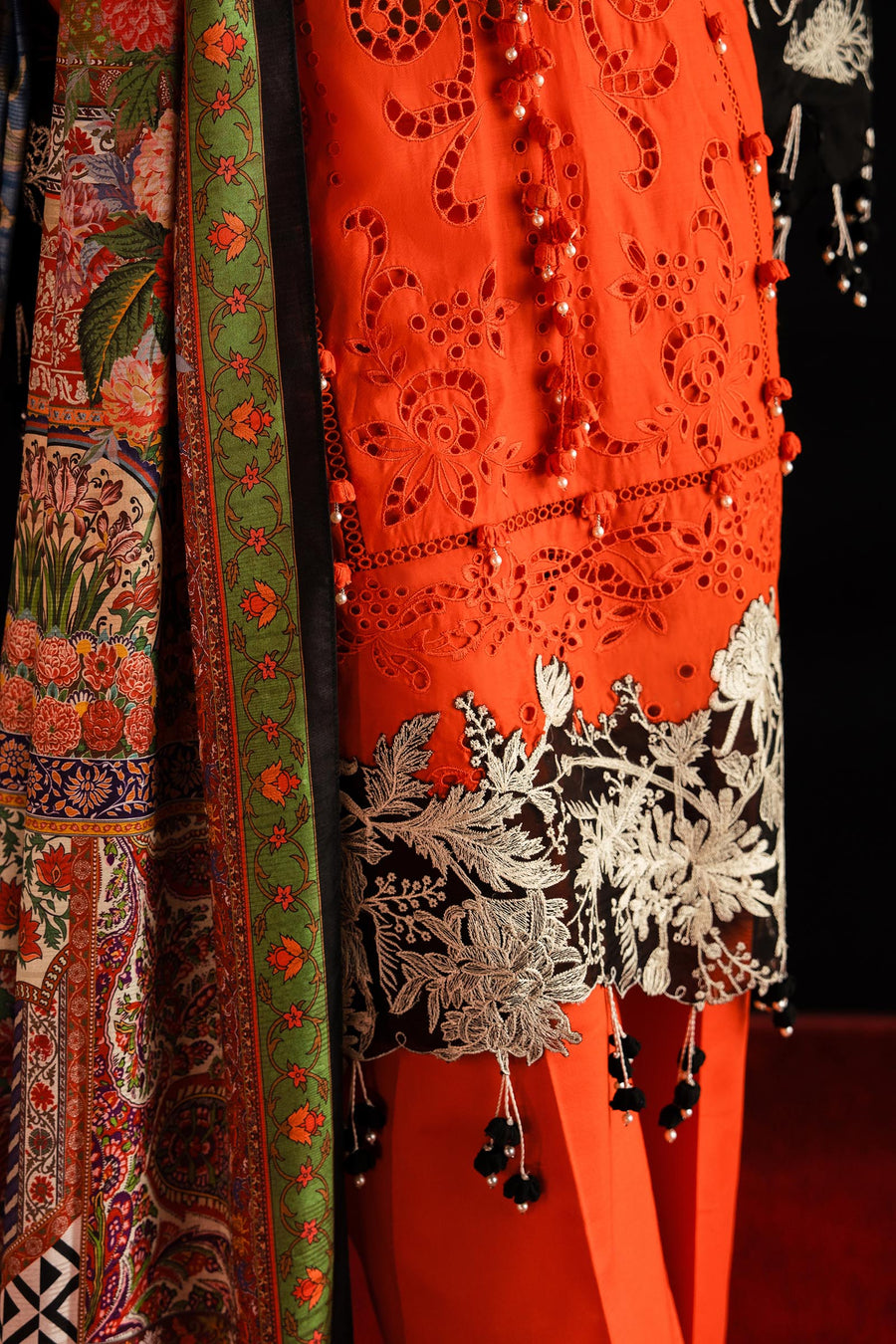 Sana Safinaz Embroidered Luxury Lawn Unstitched 3Pc Suit D-01A