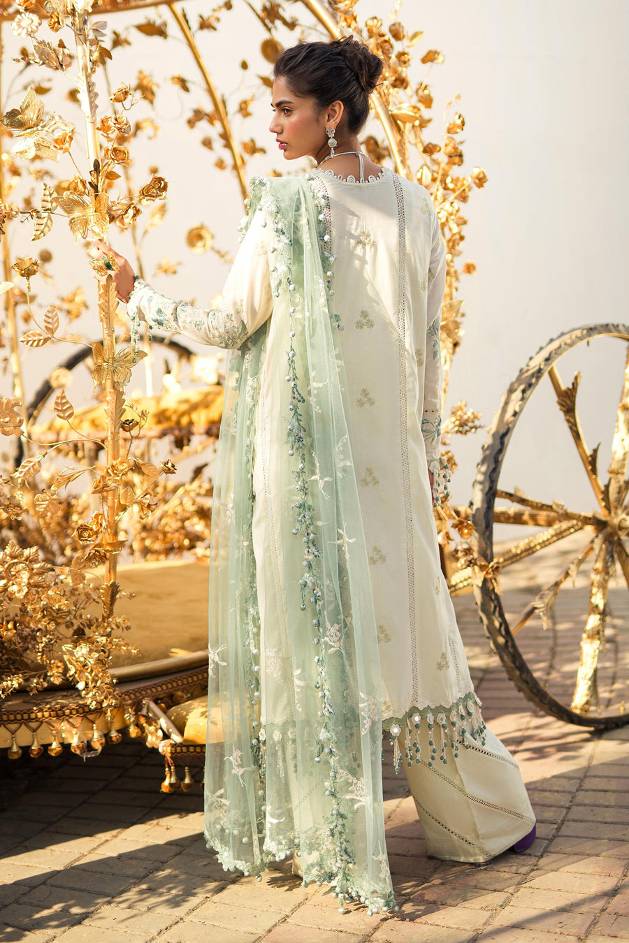 Sana Safinaz Embroidered Luxury Lawn Unstitched 3Pc Suit D-03A