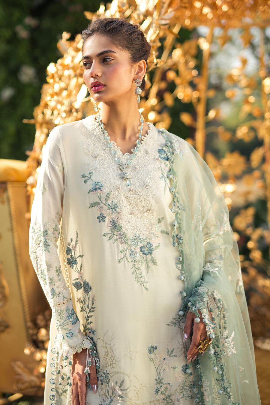 Sana Safinaz Embroidered Luxury Lawn Unstitched 3Pc Suit D-03A