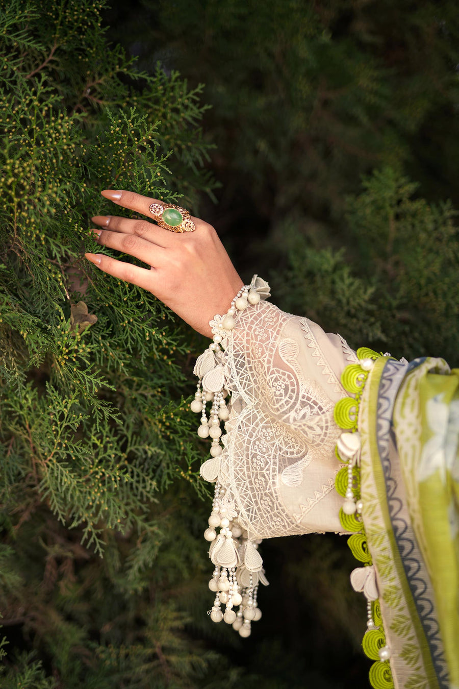 Sana Safinaz Embroidered Luxury Lawn Unstitched 3Pc Suit D-08A