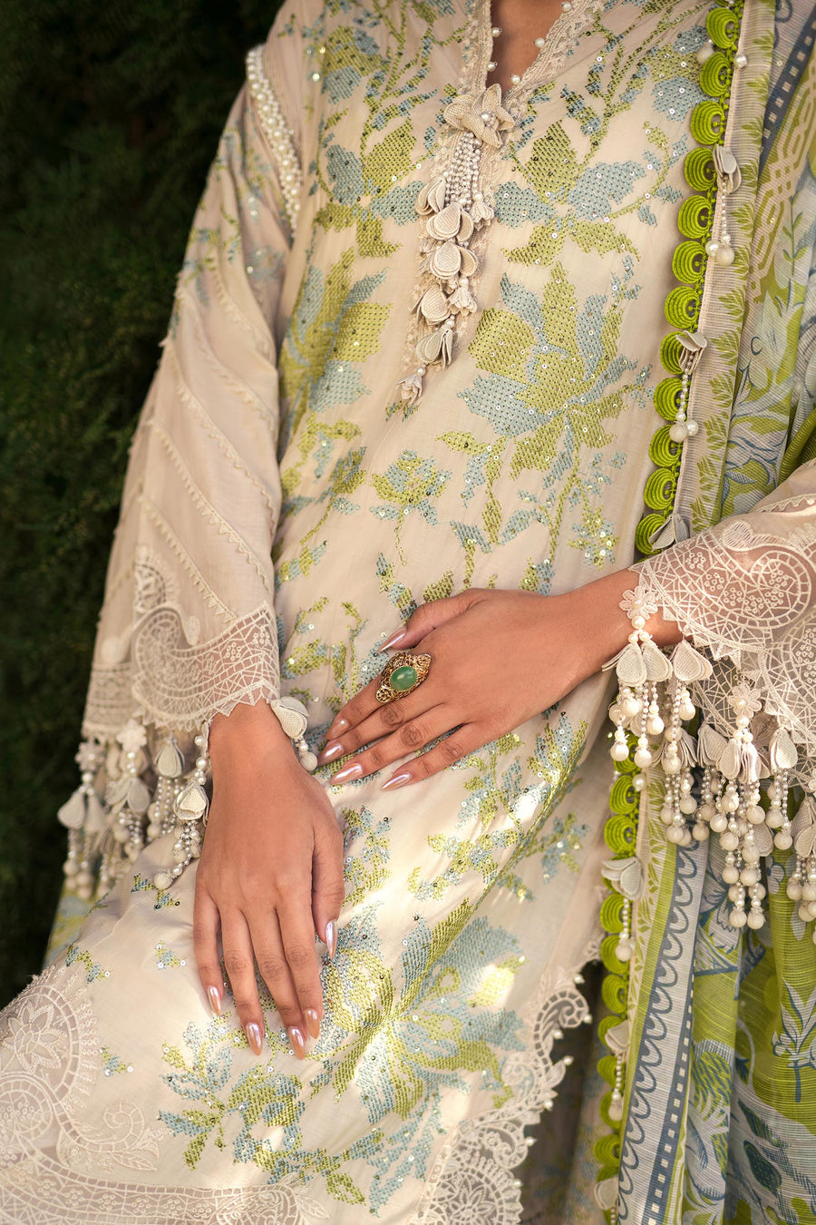 Sana Safinaz Embroidered Luxury Lawn Unstitched 3Pc Suit D-08A