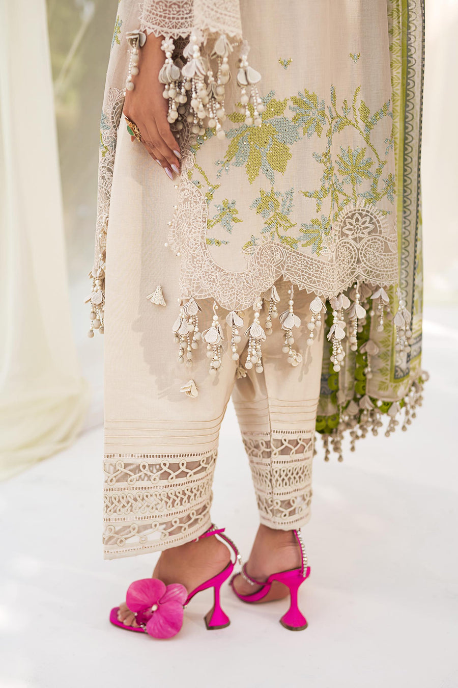 Sana Safinaz Embroidered Luxury Lawn Unstitched 3Pc Suit D-08A