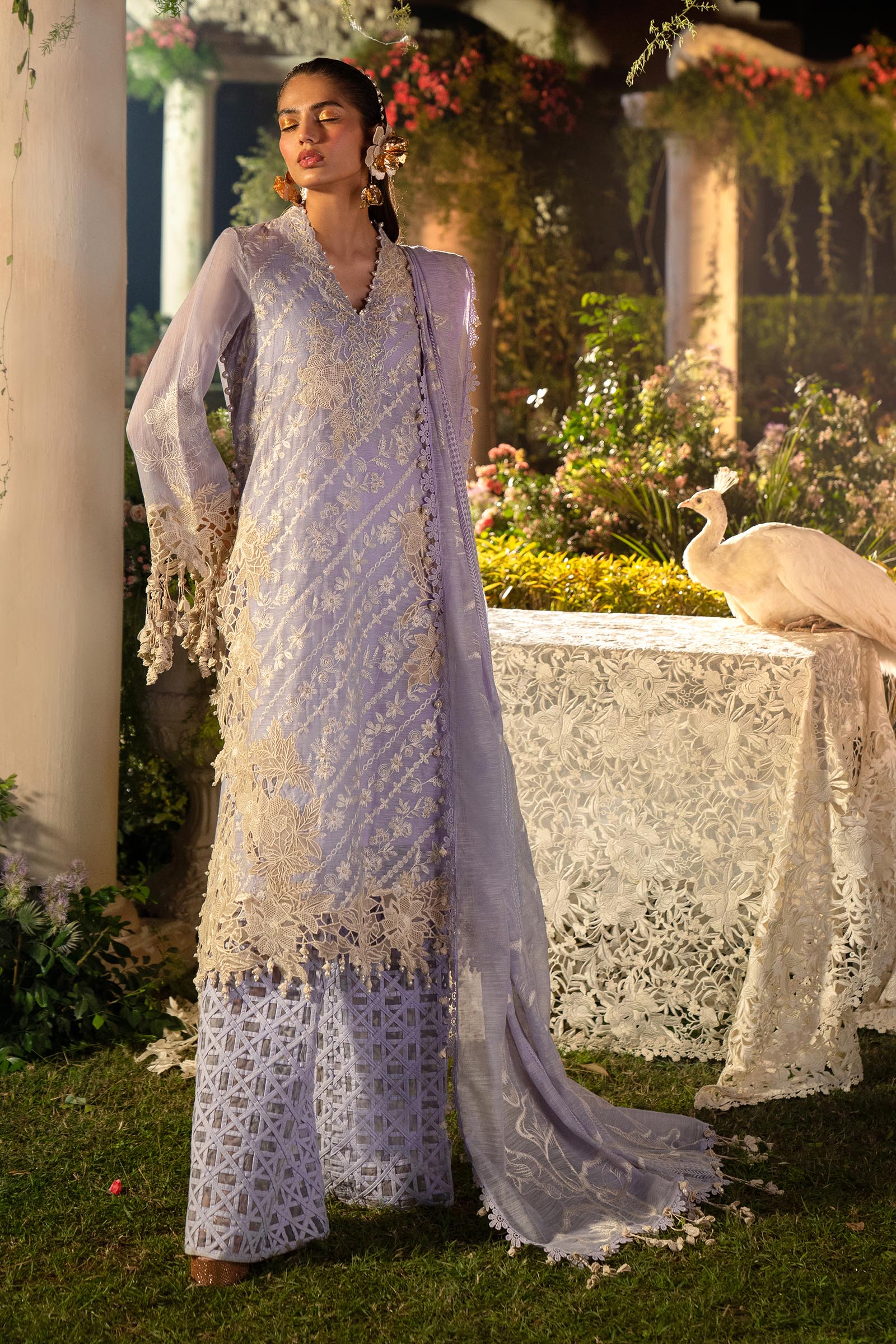 Sana Safinaz Embroidered Luxury Lawn Unstitched 3Pc Suit D 10B sana-safinaz-embroidered-luxury-lawn-unstitched-3pc-suit-d-10b