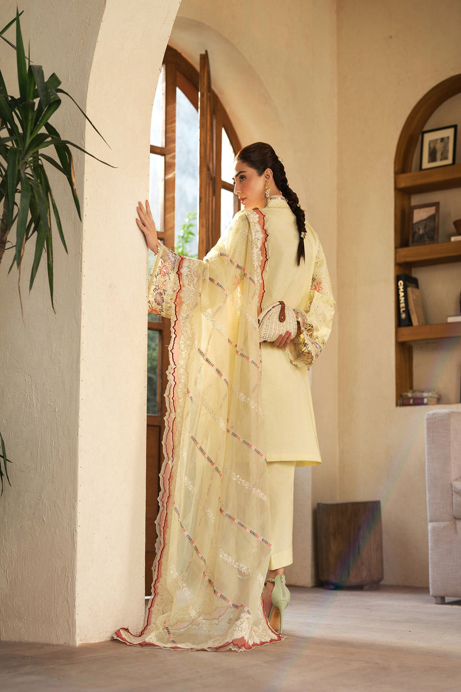 Maryam Hussain Embroidered Lawn Unstitched 3Pc Suit L25-01 Lemon Garden