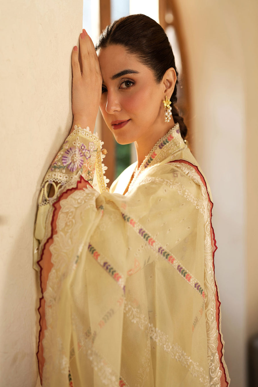 Maryam Hussain Embroidered Lawn Unstitched 3Pc Suit L25-01 Lemon Garden