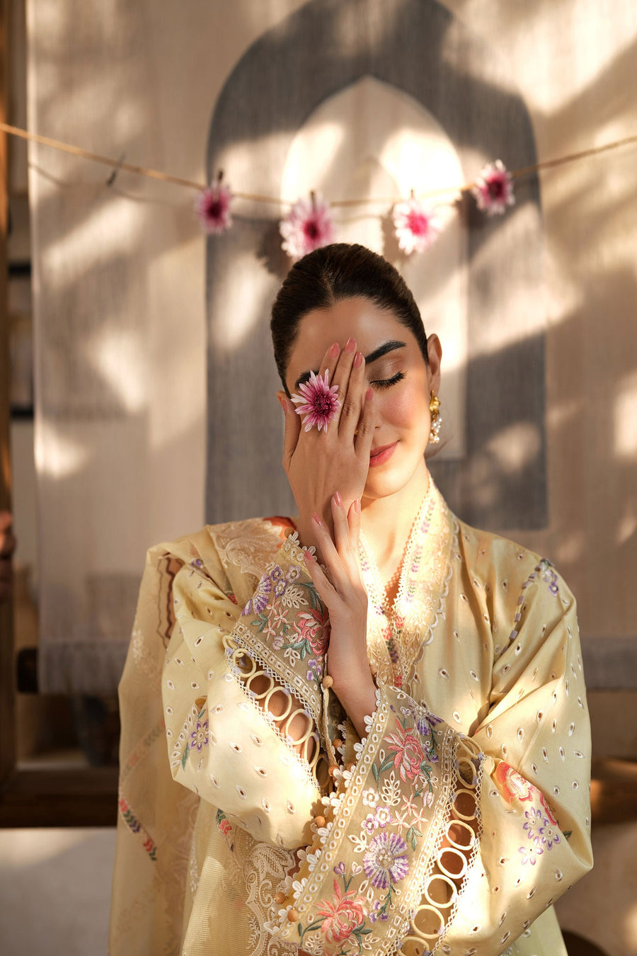 Maryam Hussain Embroidered Lawn Unstitched 3Pc Suit L25-01 Lemon Garden