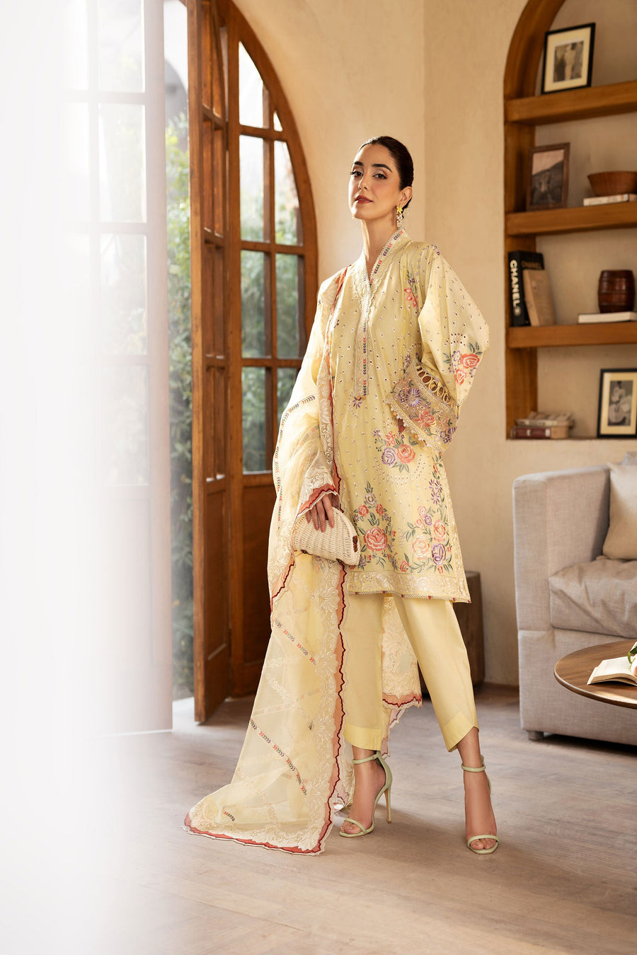 Maryam Hussain Embroidered Lawn Unstitched 3Pc Suit L25-01 Lemon Garden