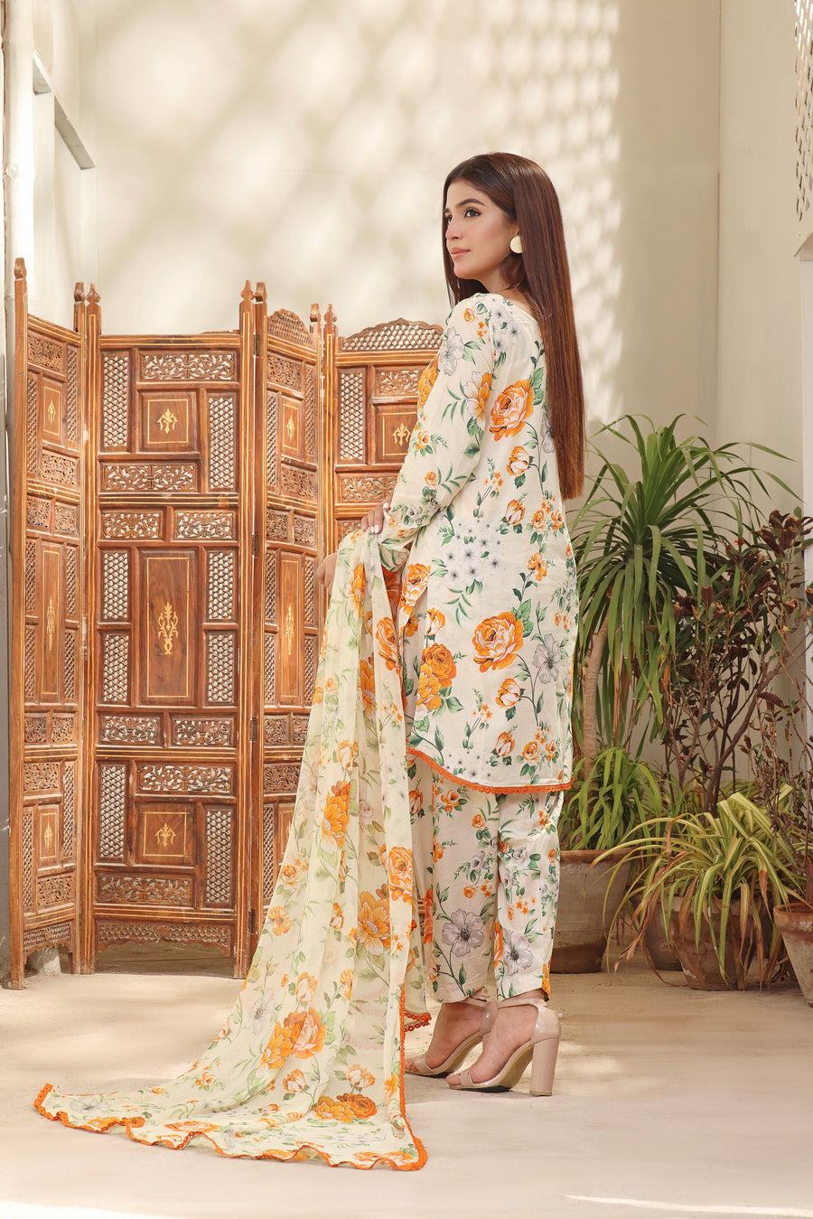 Feathers Premium Printed Lawn Unstitched 3Pc Suit LAYLA-FT109