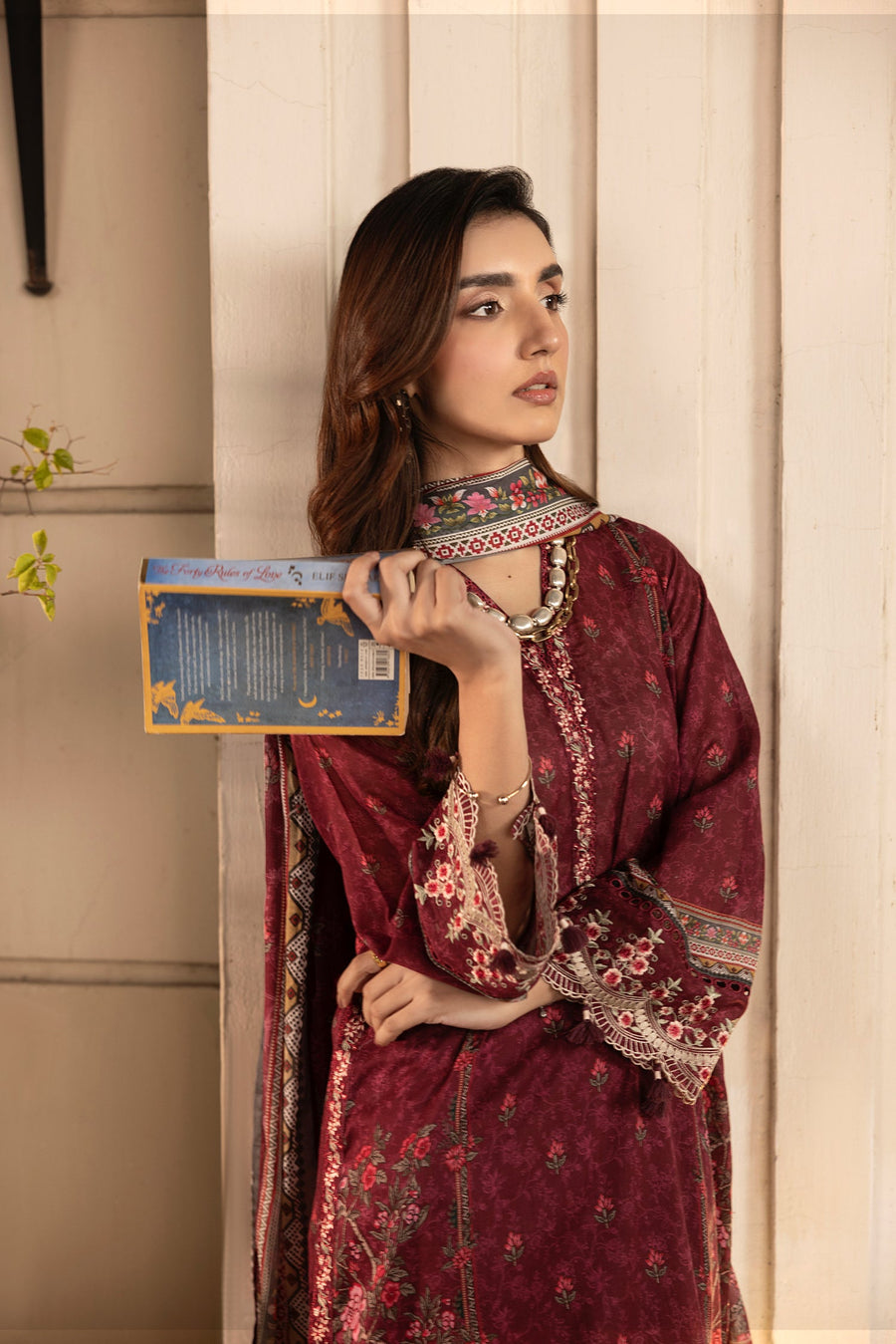 Lakhany Komal Embroidered Lawn Unstitched 3Pc Suit LG-AR-0133