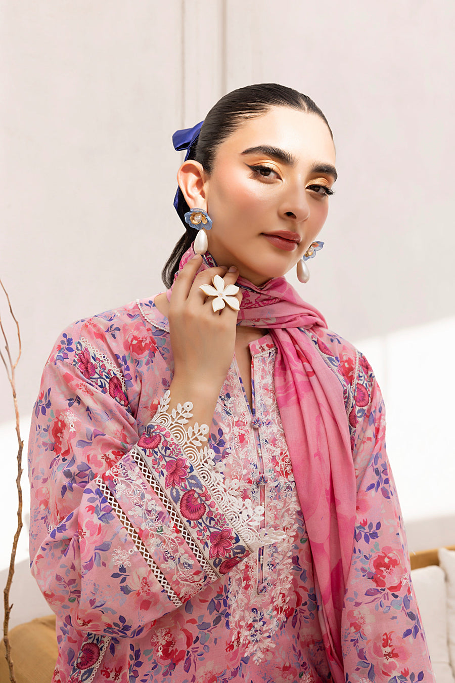 Lakhany Embroidered Essentials Lawn Unstitched 3Pc Suit LG-AR-0158