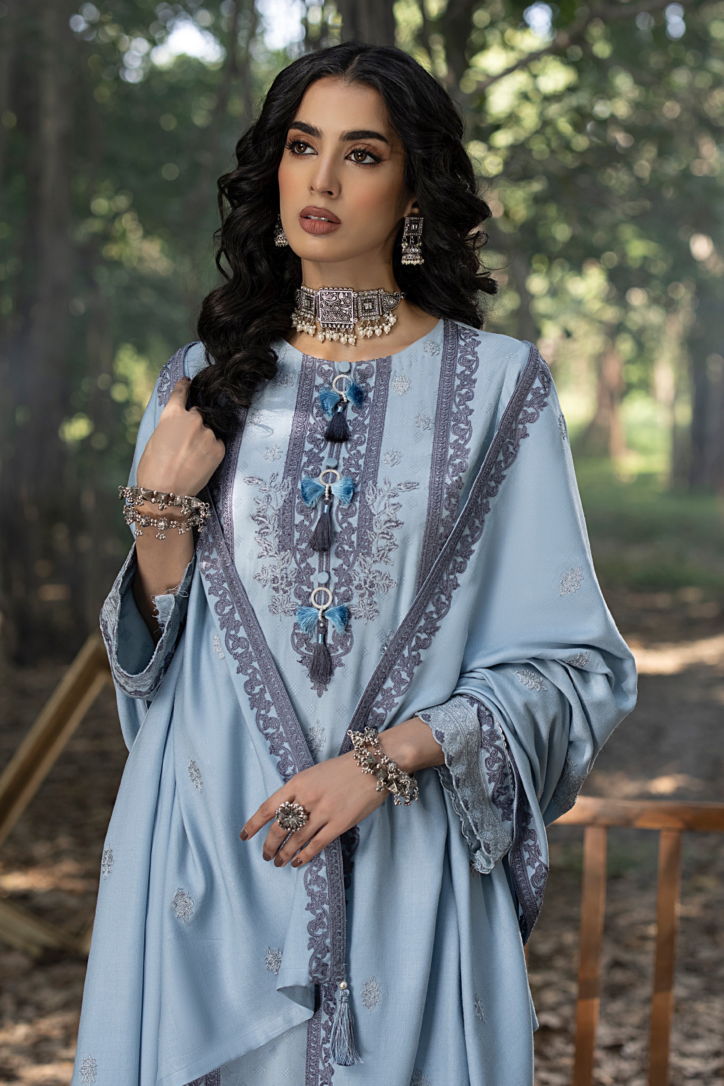 Lakhany Embroidered Cashmi Wool Unstitched 3Pc Suit LG-IZ-0006