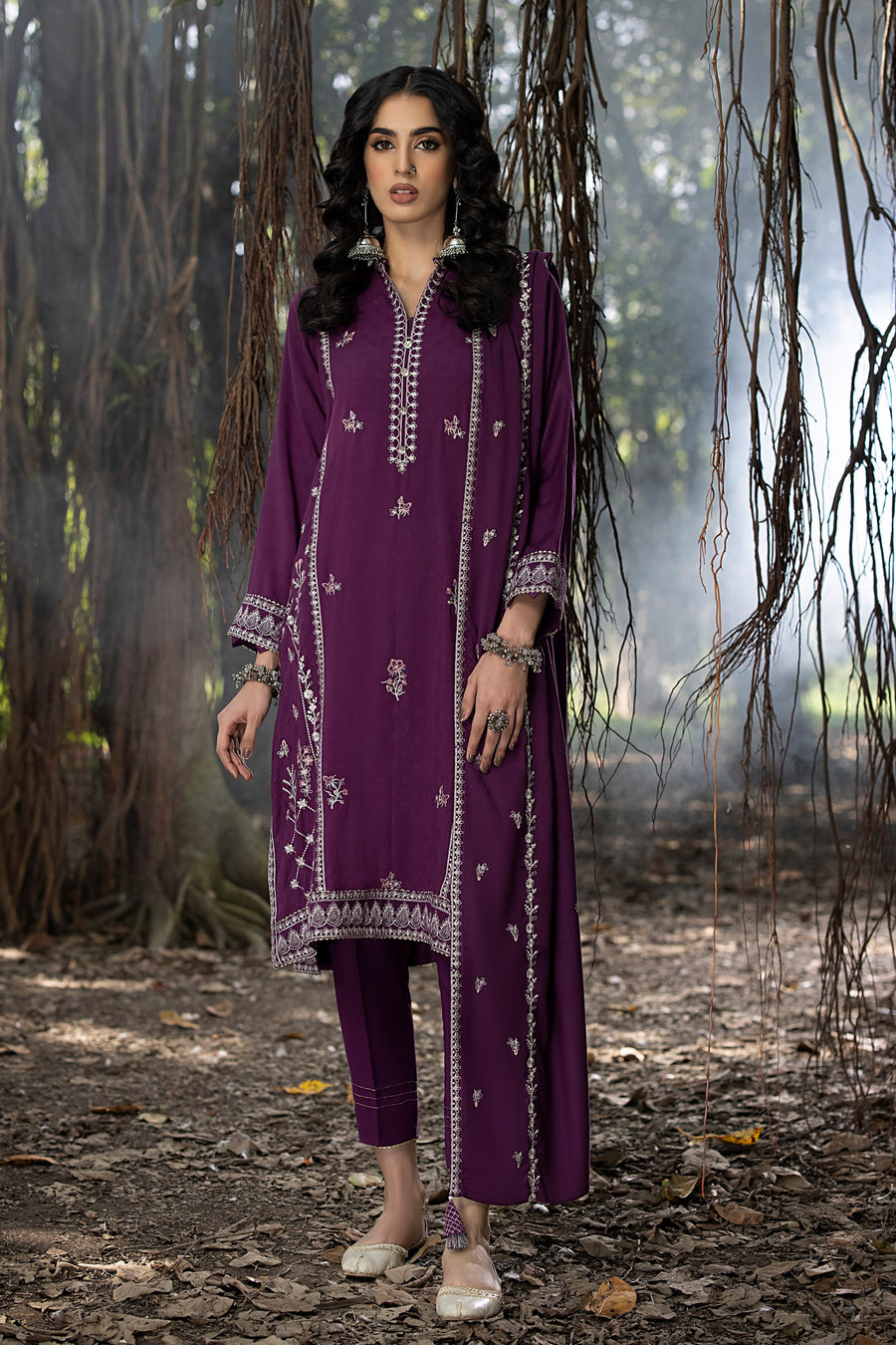Lakhany Embroidered Cashmi Wool Unstitched 3Pc Suit LG-IZ-0050