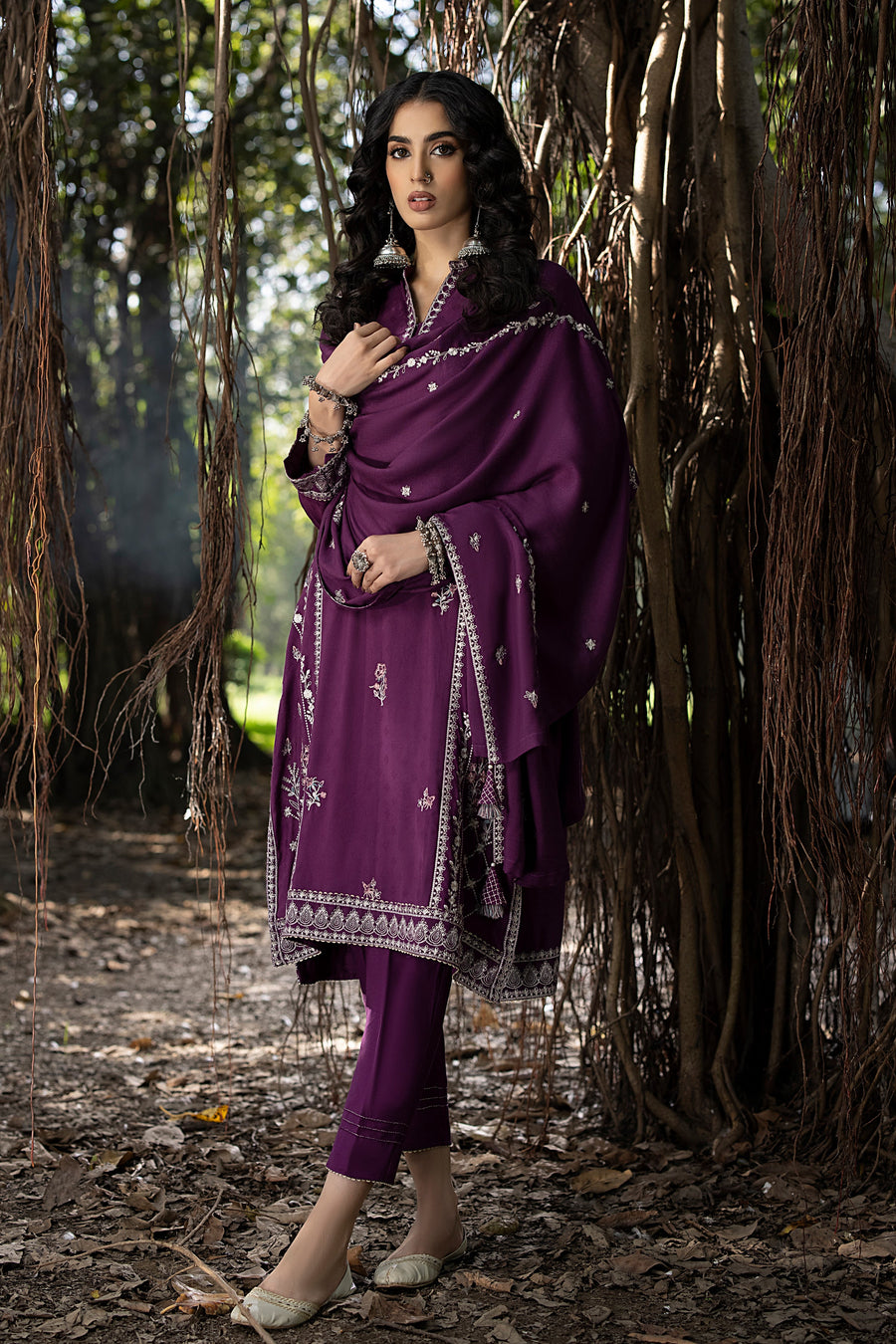 Lakhany Embroidered Cashmi Wool Unstitched 3Pc Suit LG-IZ-0050