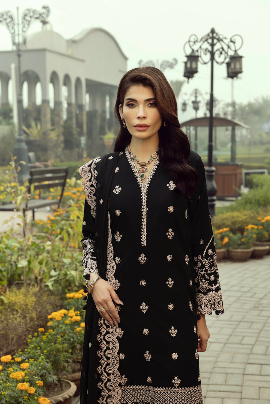 Lakhany Embroidered Luxury Lawn Unstitched 3Pc Suit LG-IZ-0305