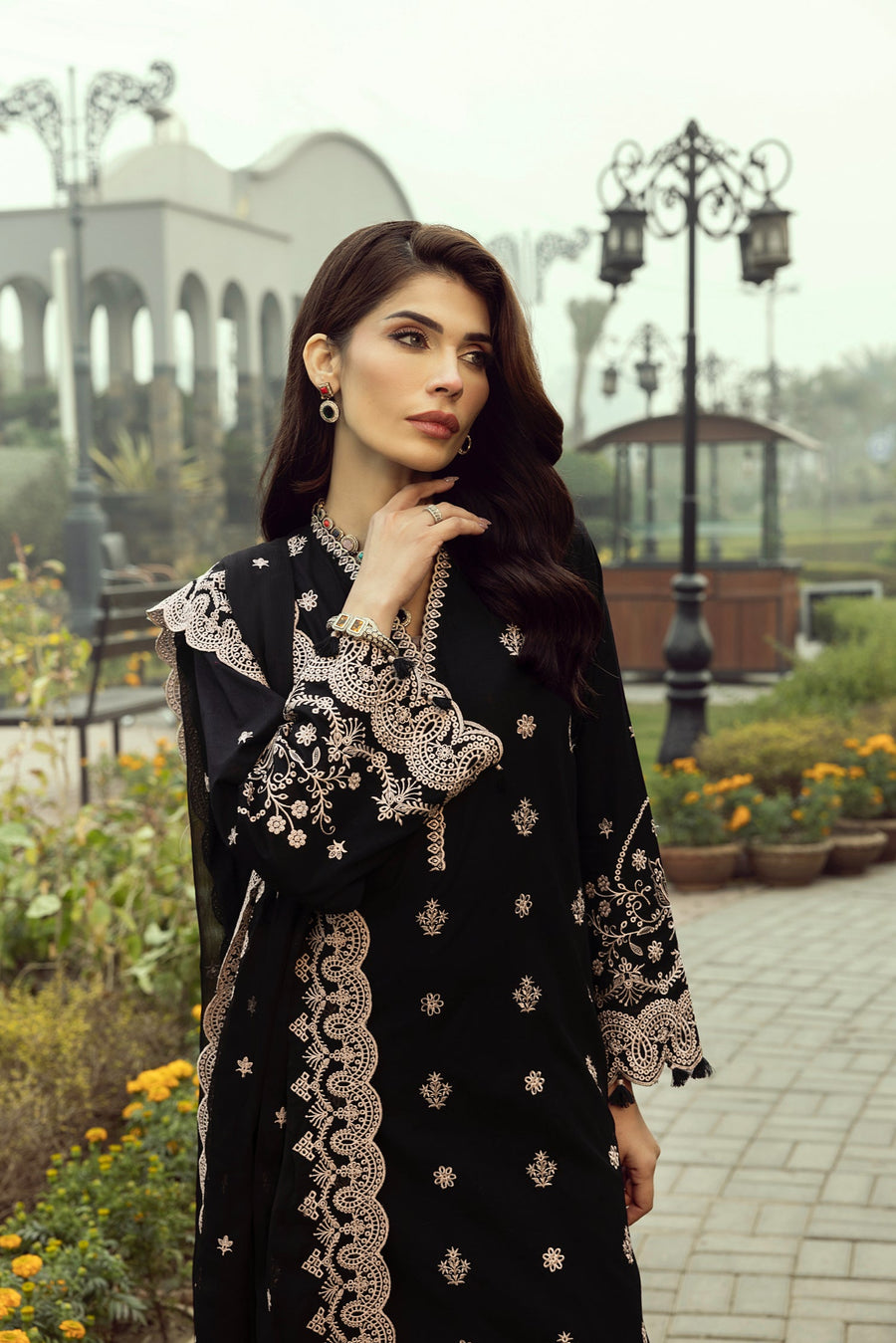Lakhany Embroidered Luxury Lawn Unstitched 3Pc Suit LG-IZ-0305