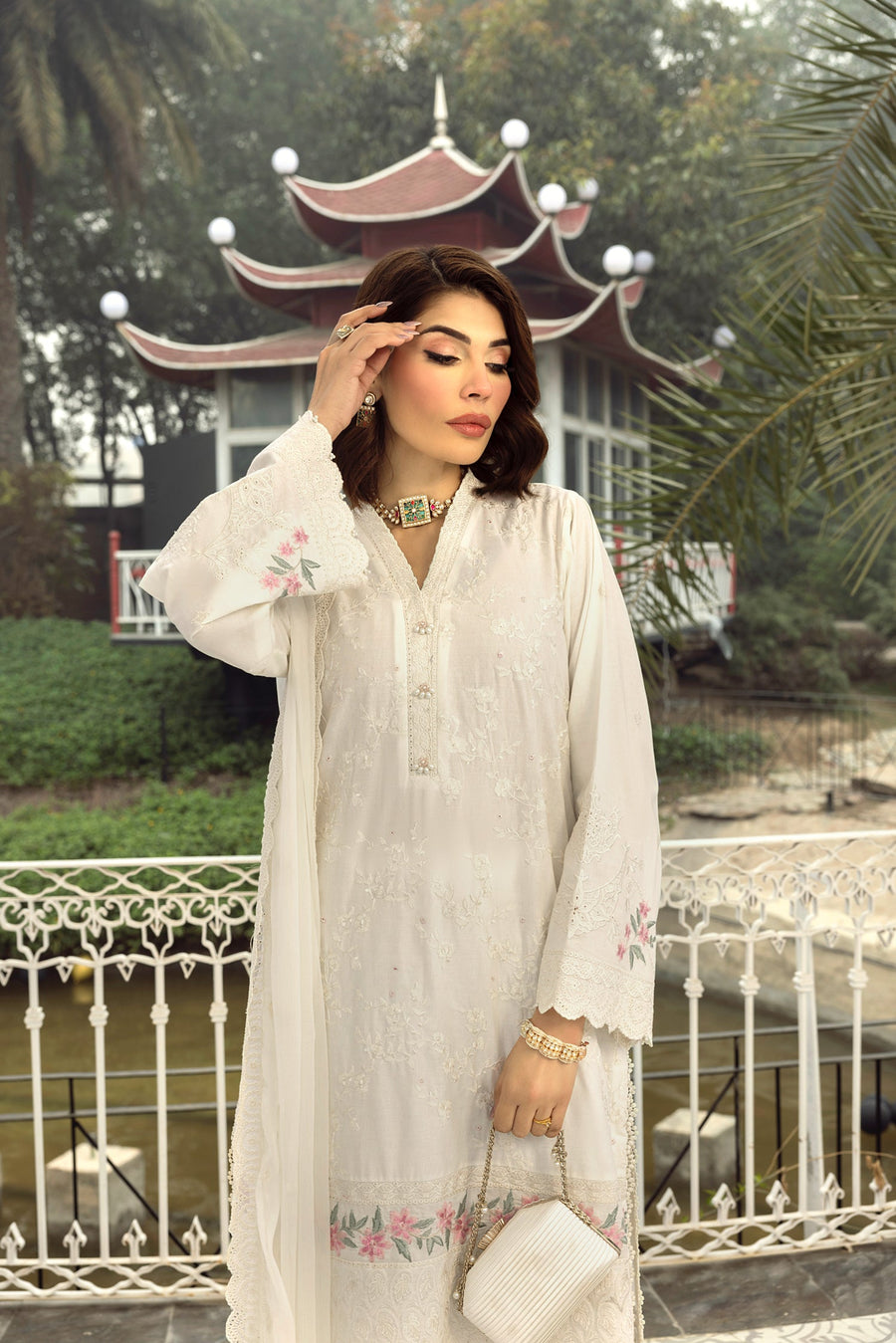 Lakhany Embroidered Luxury Lawn Unstitched 3Pc Suit LG-IZ-0311